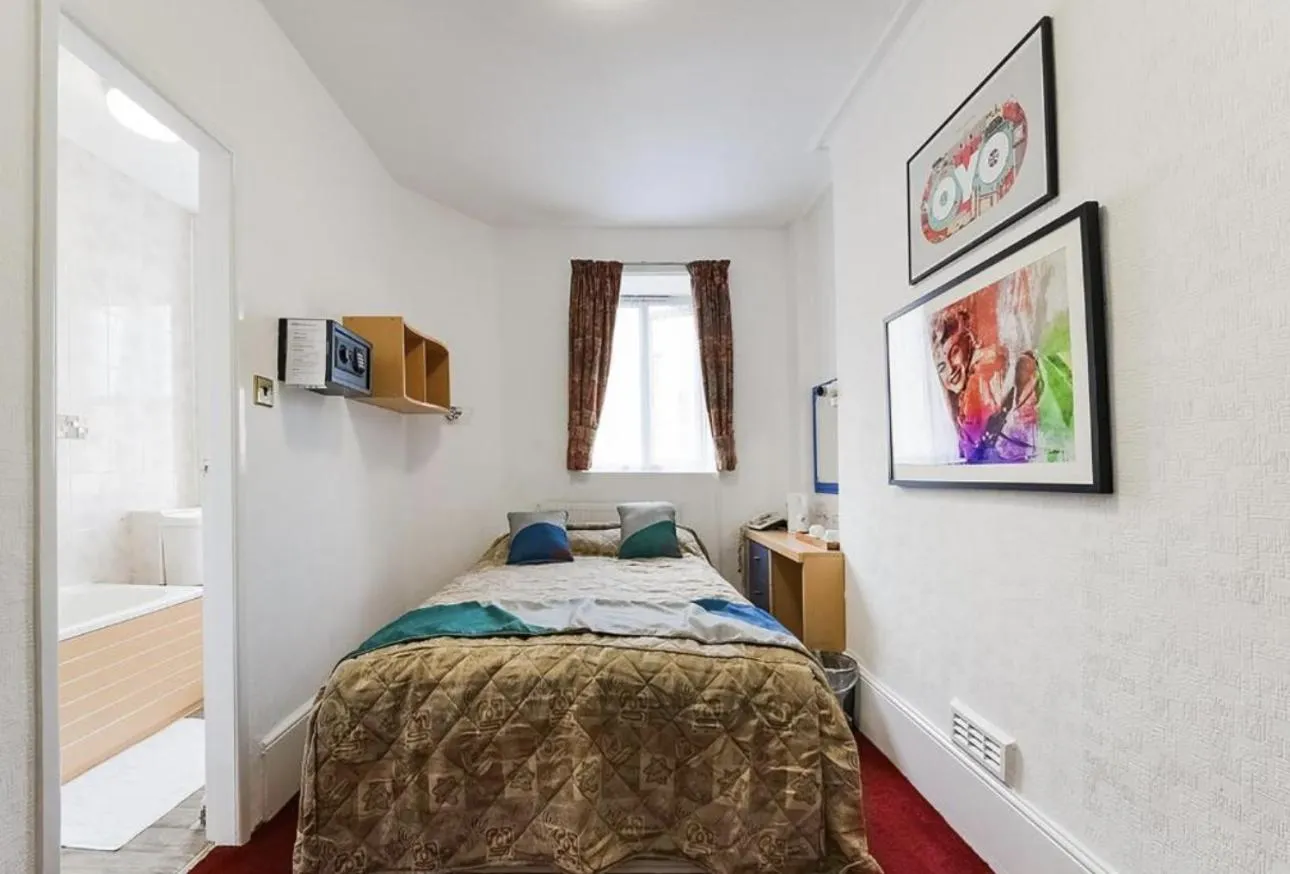 Bedroom, Bed in Boston Court Hotel