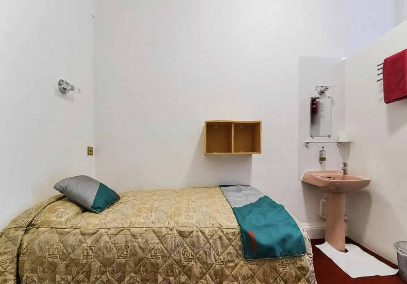 Bedroom, Bed in Boston Court Hotel