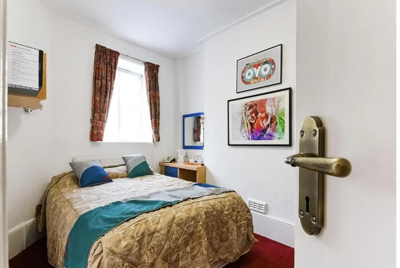 Bedroom, Bed in Boston Court Hotel