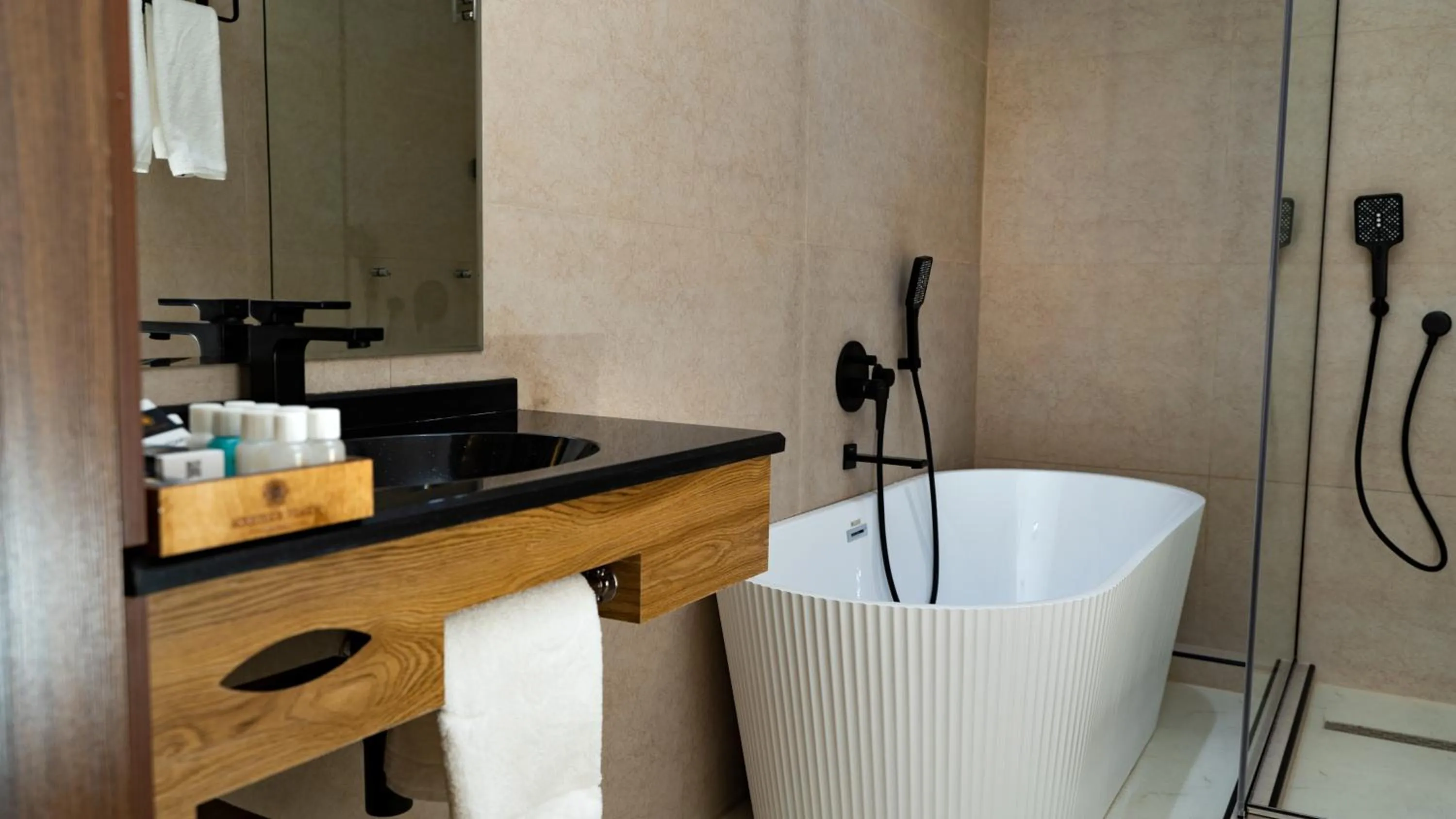 Bathroom in Kohinur Plaza