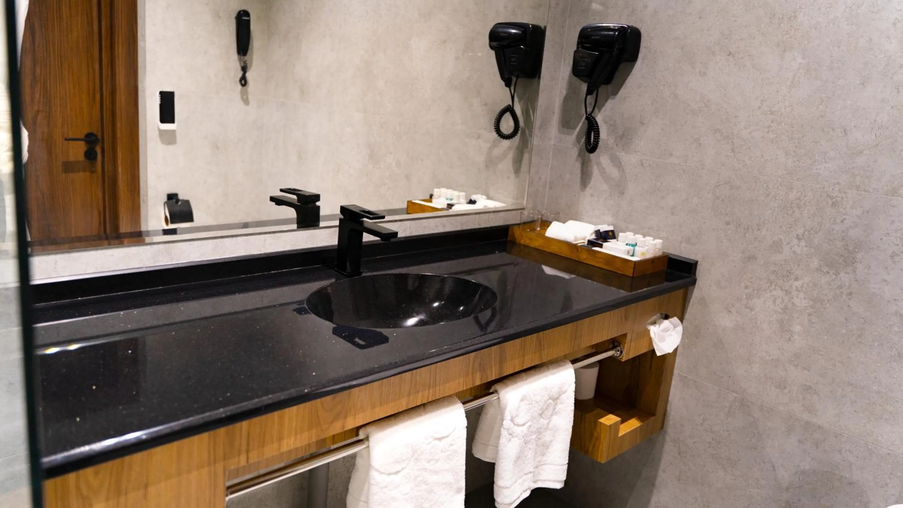 Bathroom in Kohinur Plaza