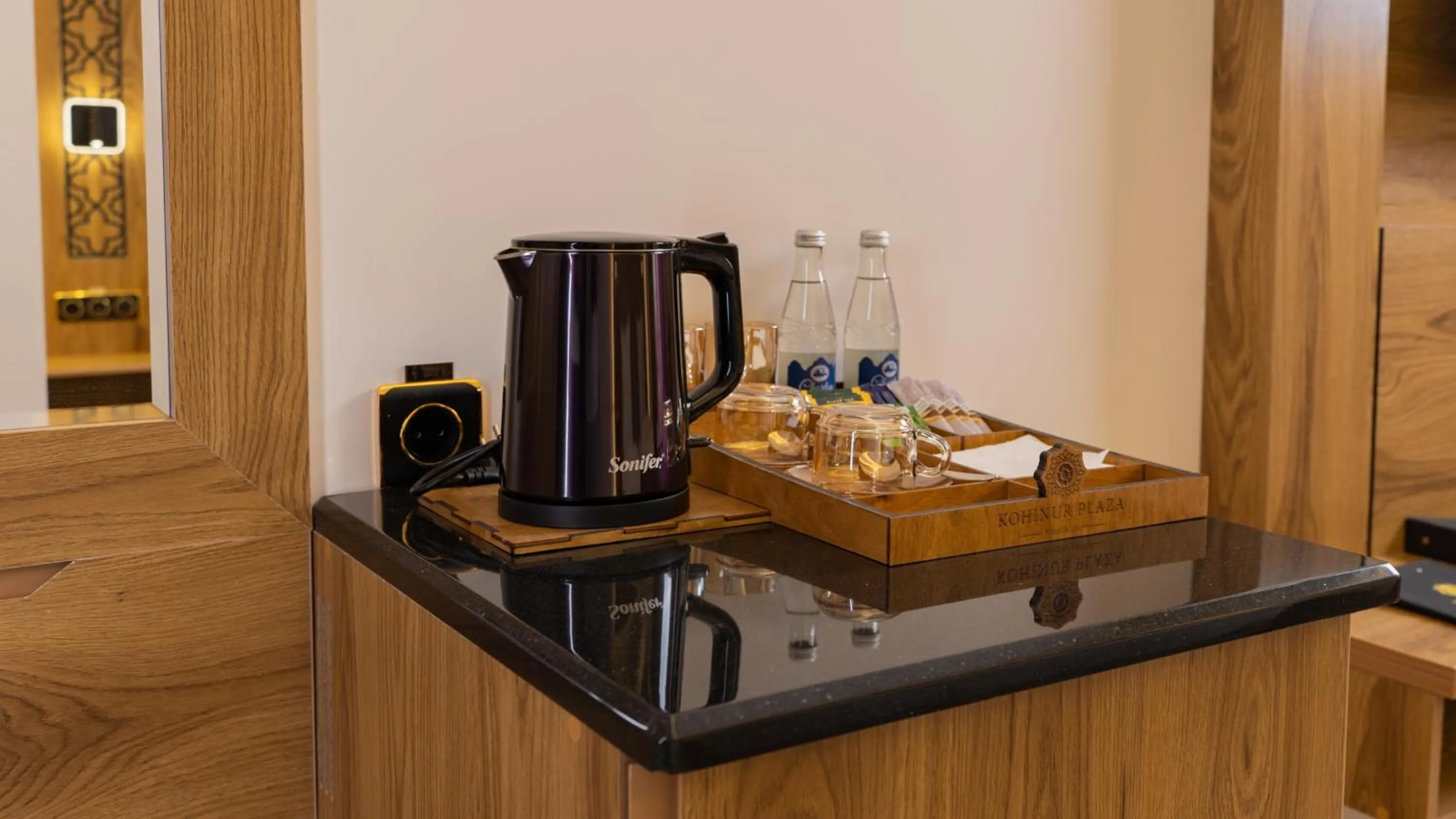 Coffee/tea facilities in Kohinur Plaza