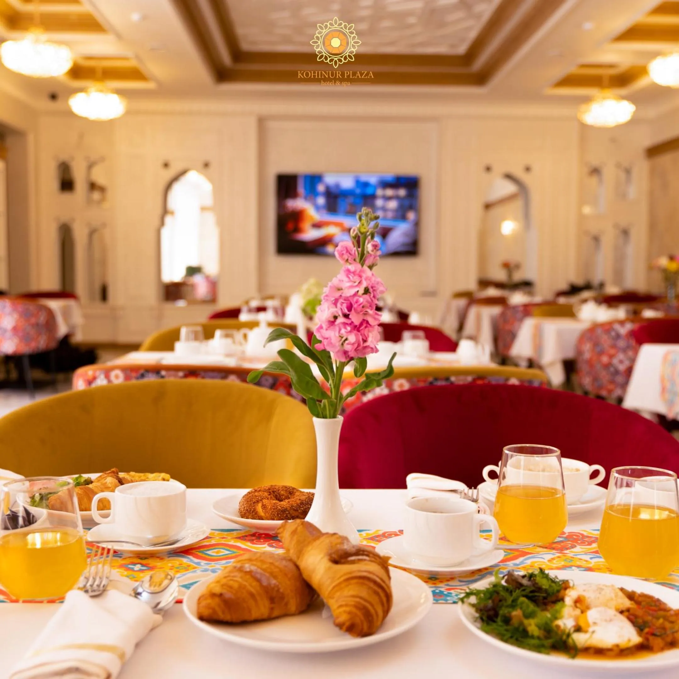 Restaurant/places to eat in Kohinur Plaza