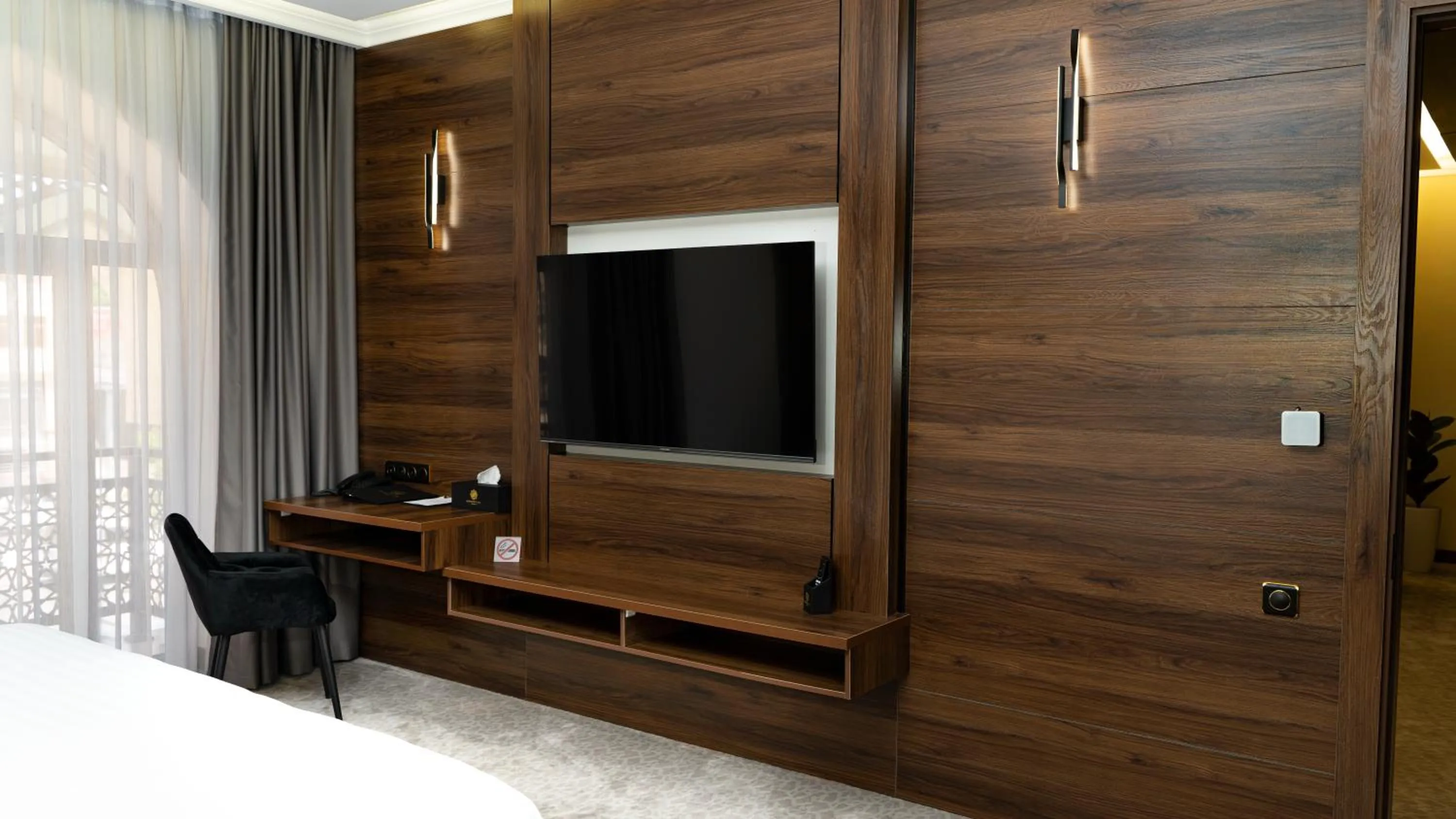 TV and multimedia in Kohinur Plaza