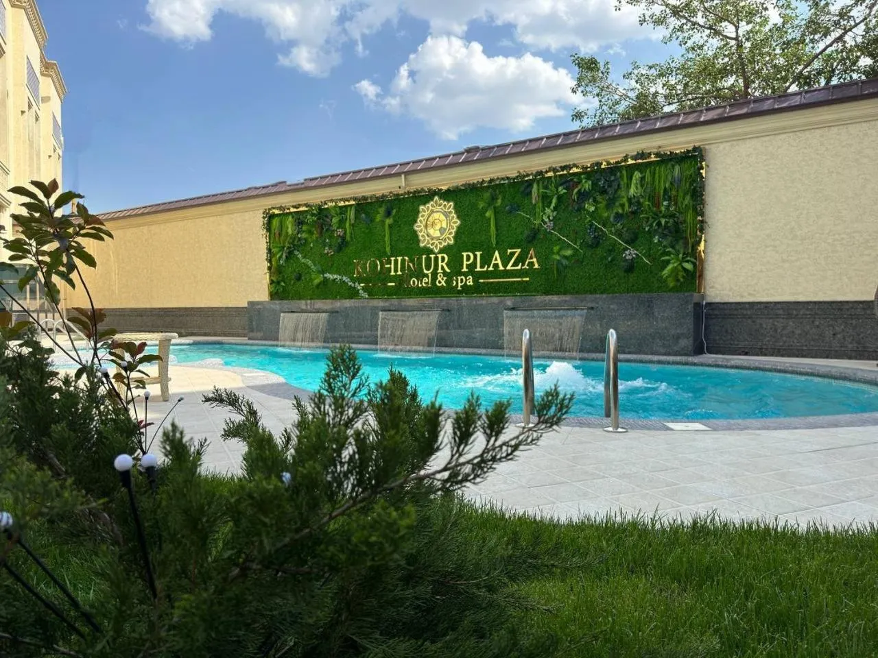 Day in Kohinur Plaza