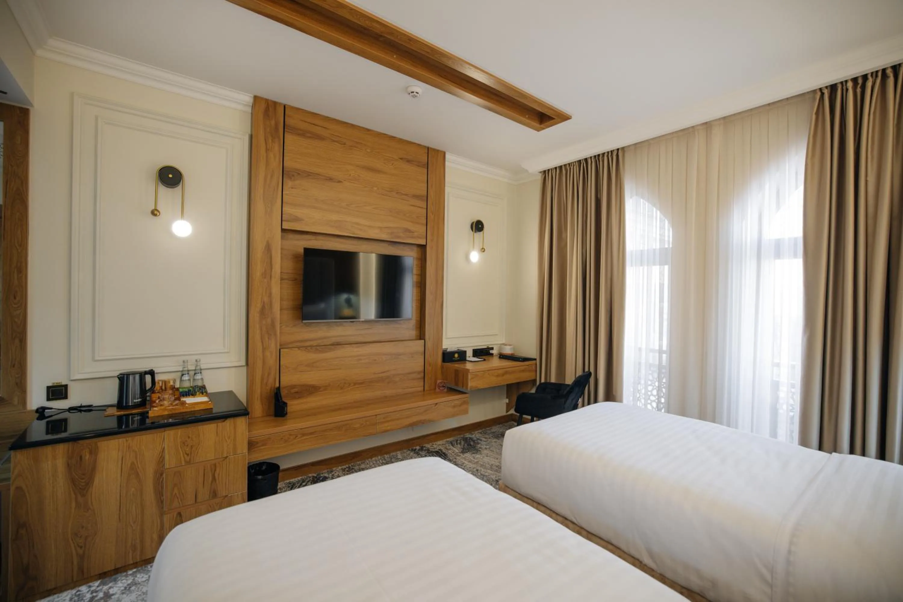 Photo of the whole room, Bed in Kohinur Plaza