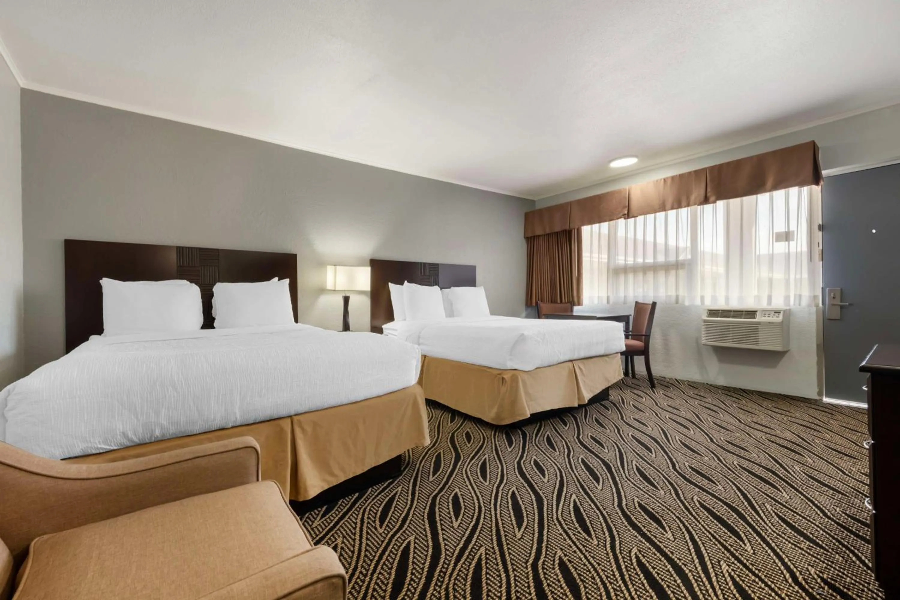 Bedroom, Bed in Best Western Red Carpet Inn