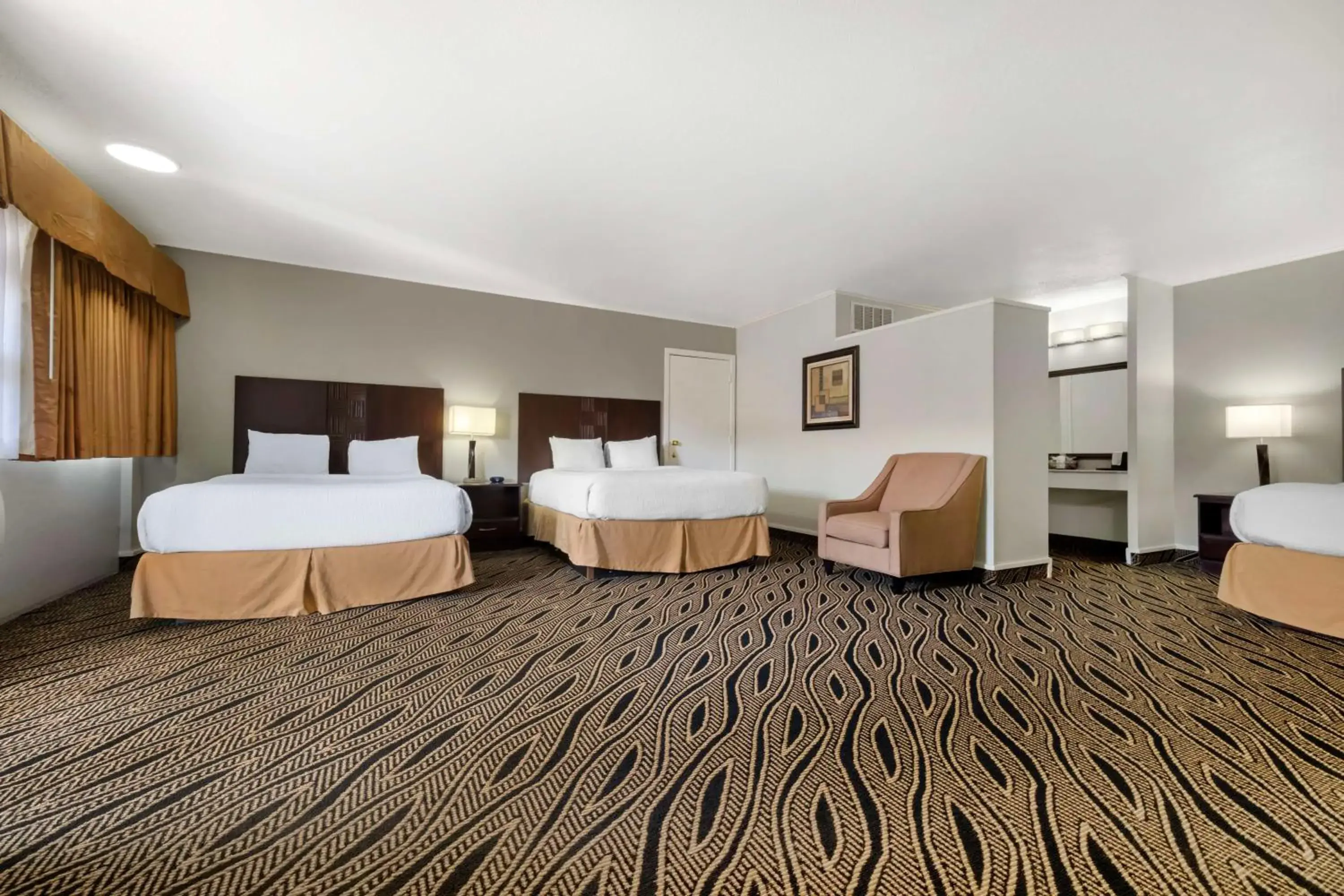Queen Rooms with Three Queen Beds - Smoking Room in Best Western Red Carpet Inn Queen Rooms with Three Queen Beds - Smoking Room in Best Western Red Carpet Inn