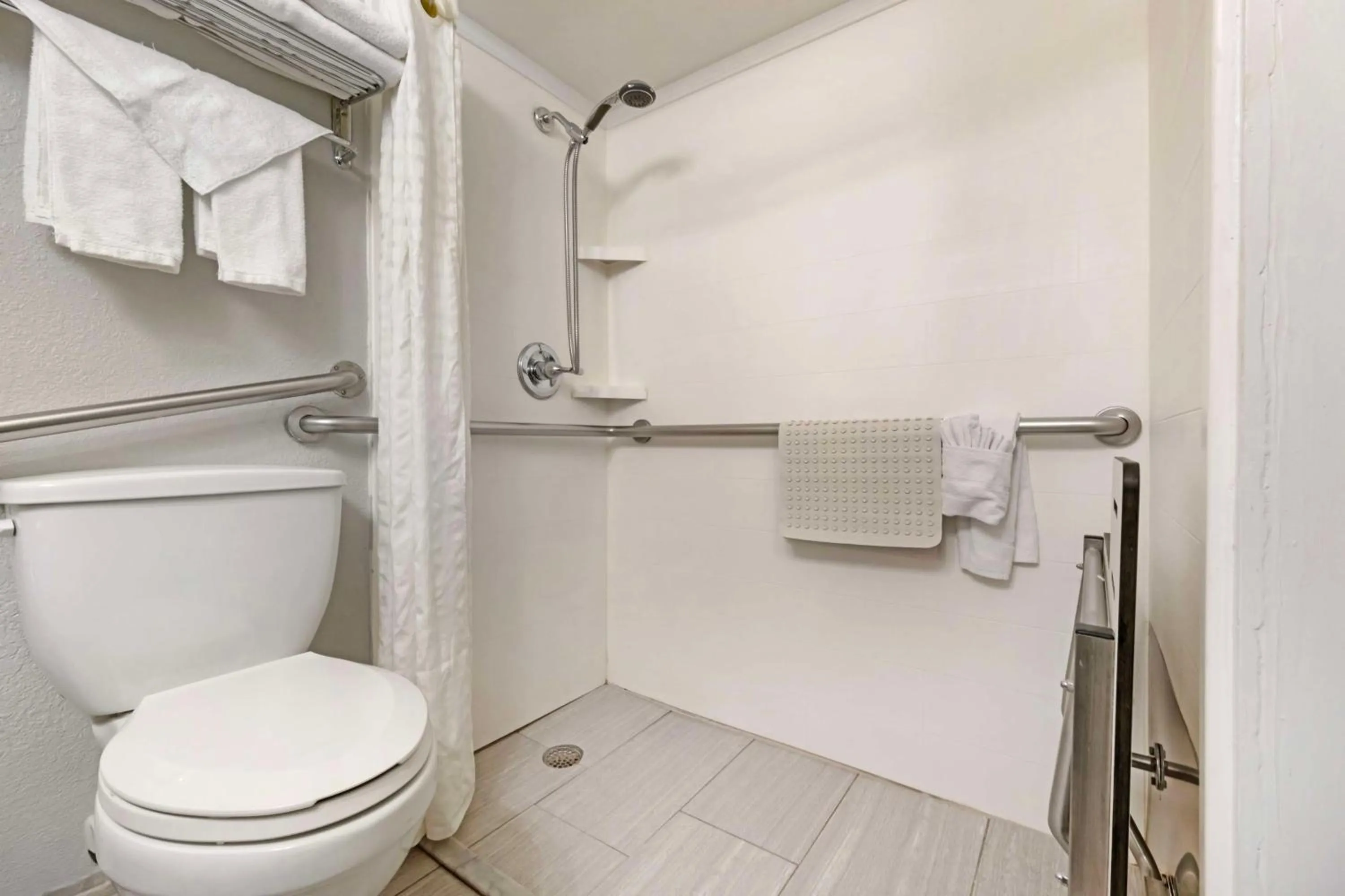 Bathroom in Best Western Red Carpet Inn