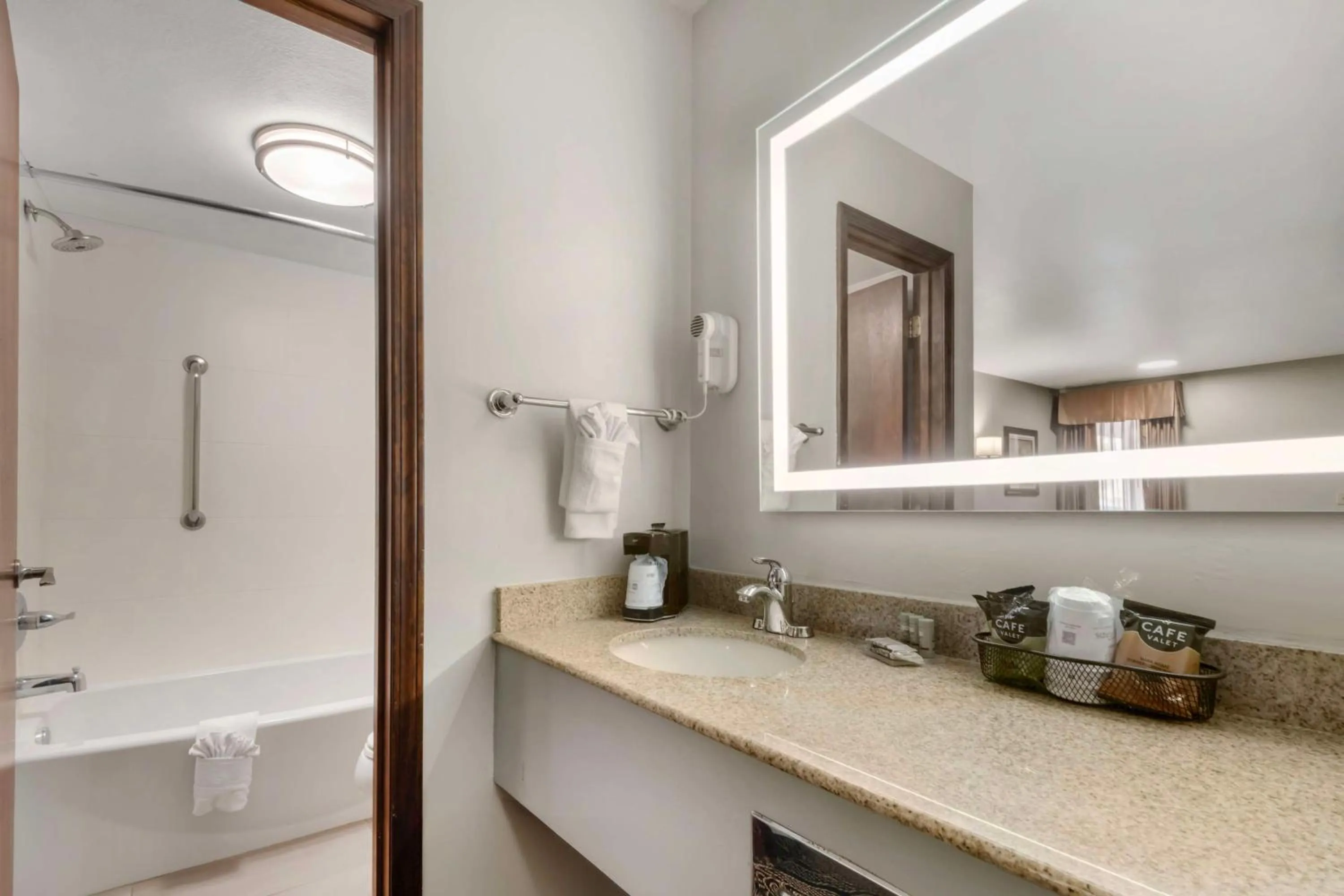 Bathroom in Best Western Red Carpet Inn