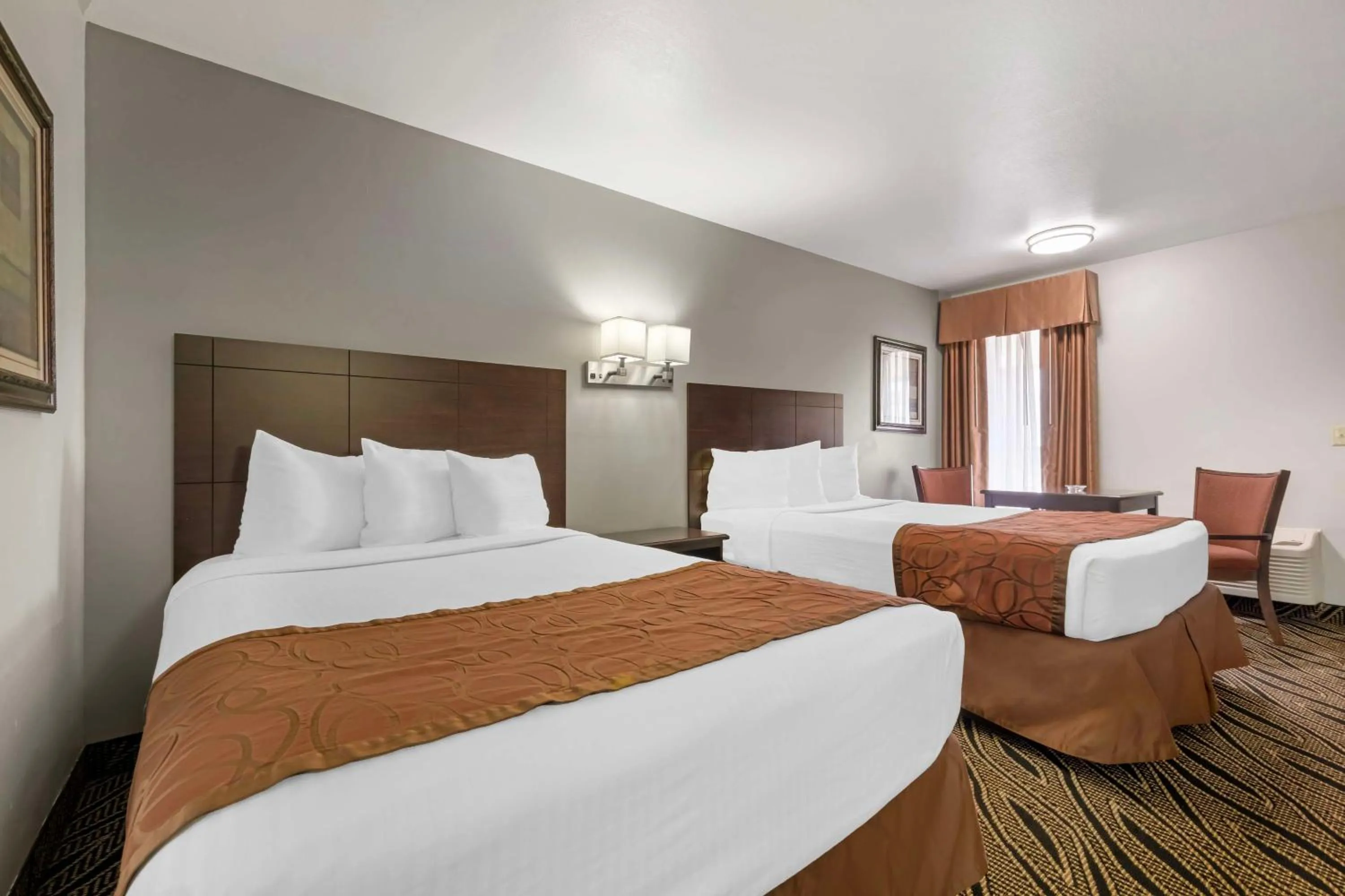 Bedroom, Bed in Best Western Red Carpet Inn