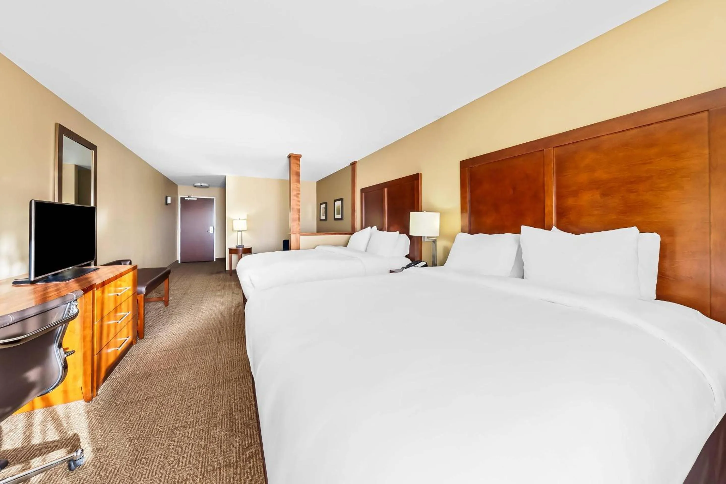 Bedroom, Bed in Comfort Inn & Suites West - Medical Center