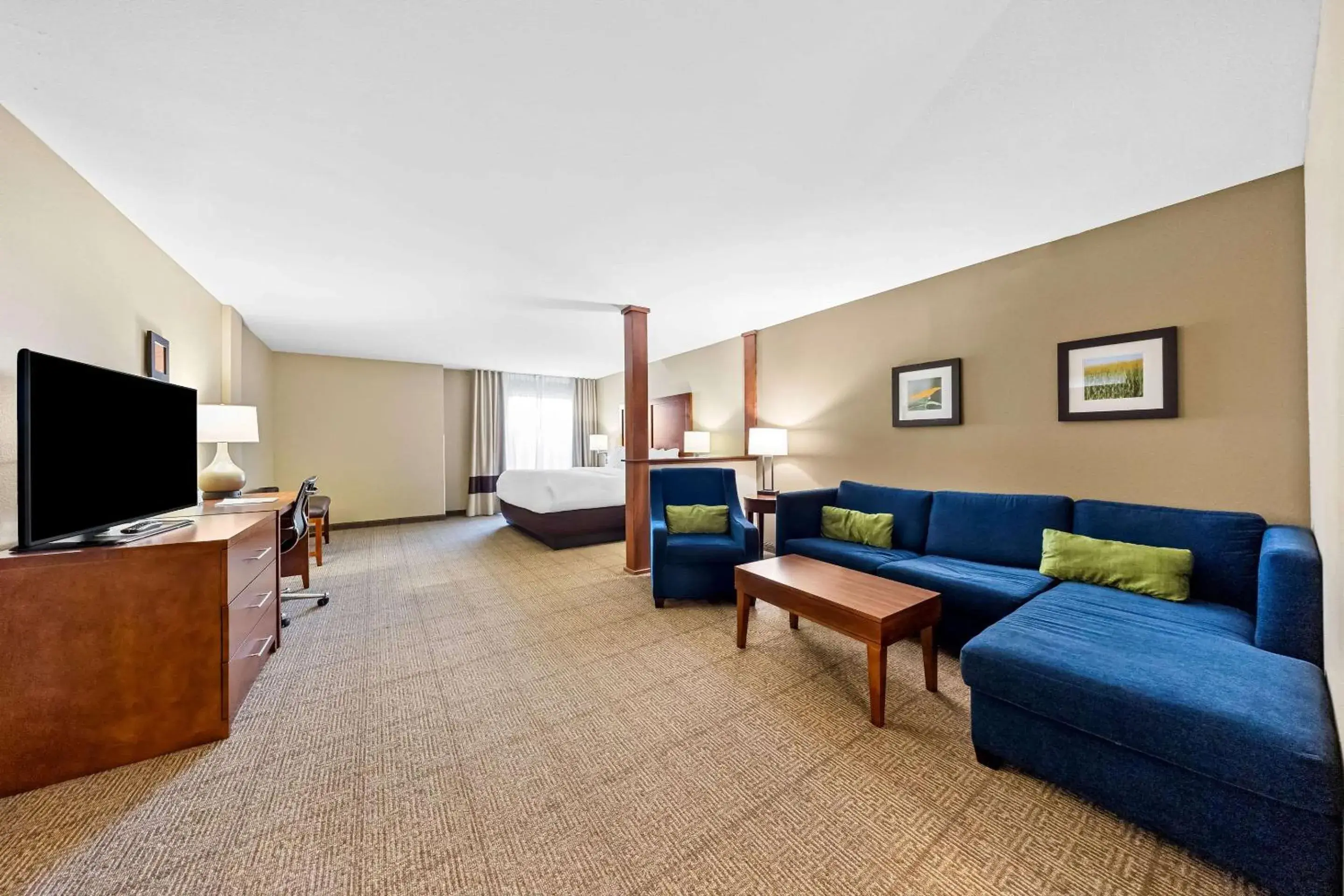 King Suite with Sofa Bed - Non-Smoking in Comfort Inn & Suites West - Medical Center King Suite with Sofa Bed - Non-Smoking in Comfort Inn & Suites West - Medical Center