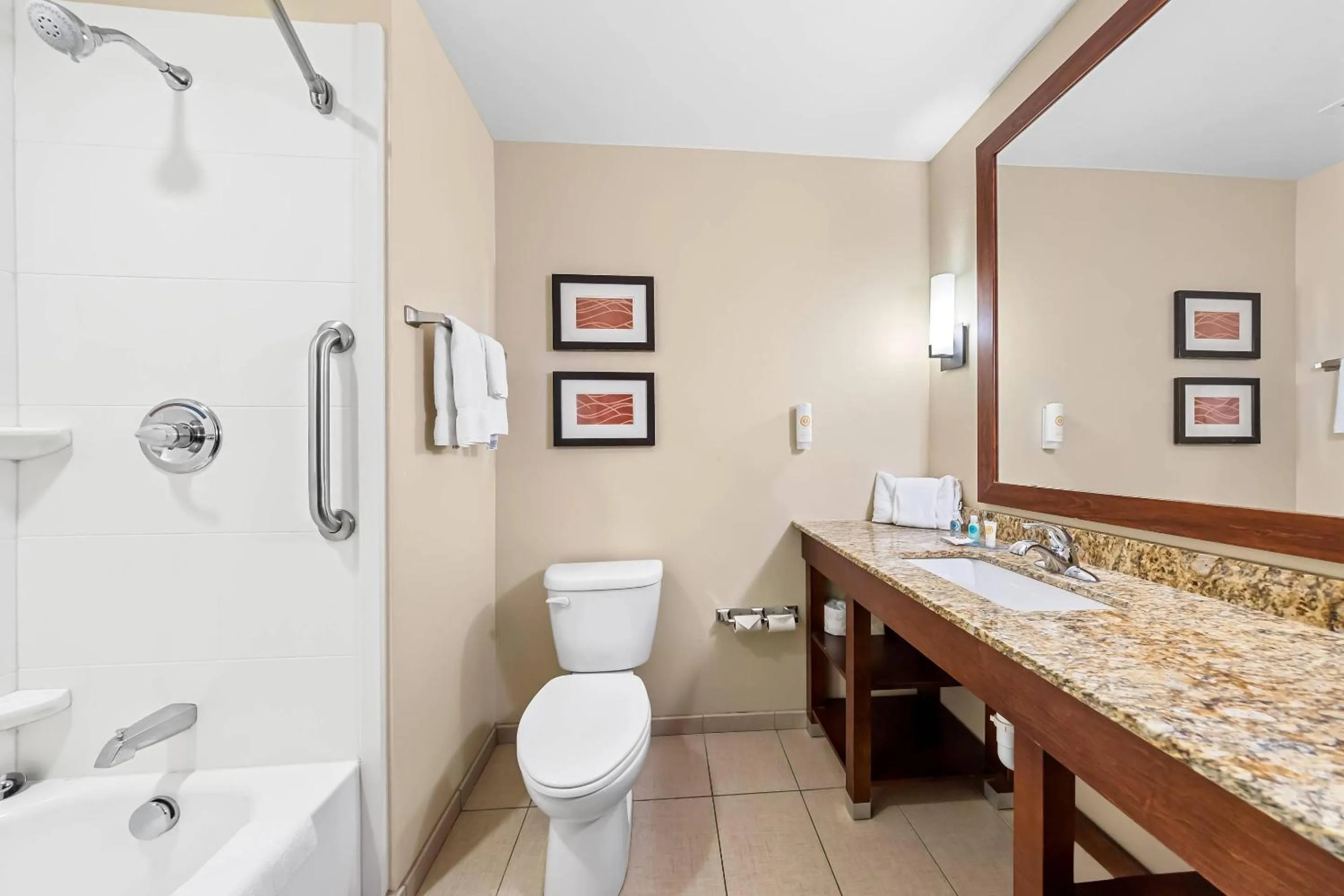 Bedroom in Comfort Inn & Suites West - Medical Center