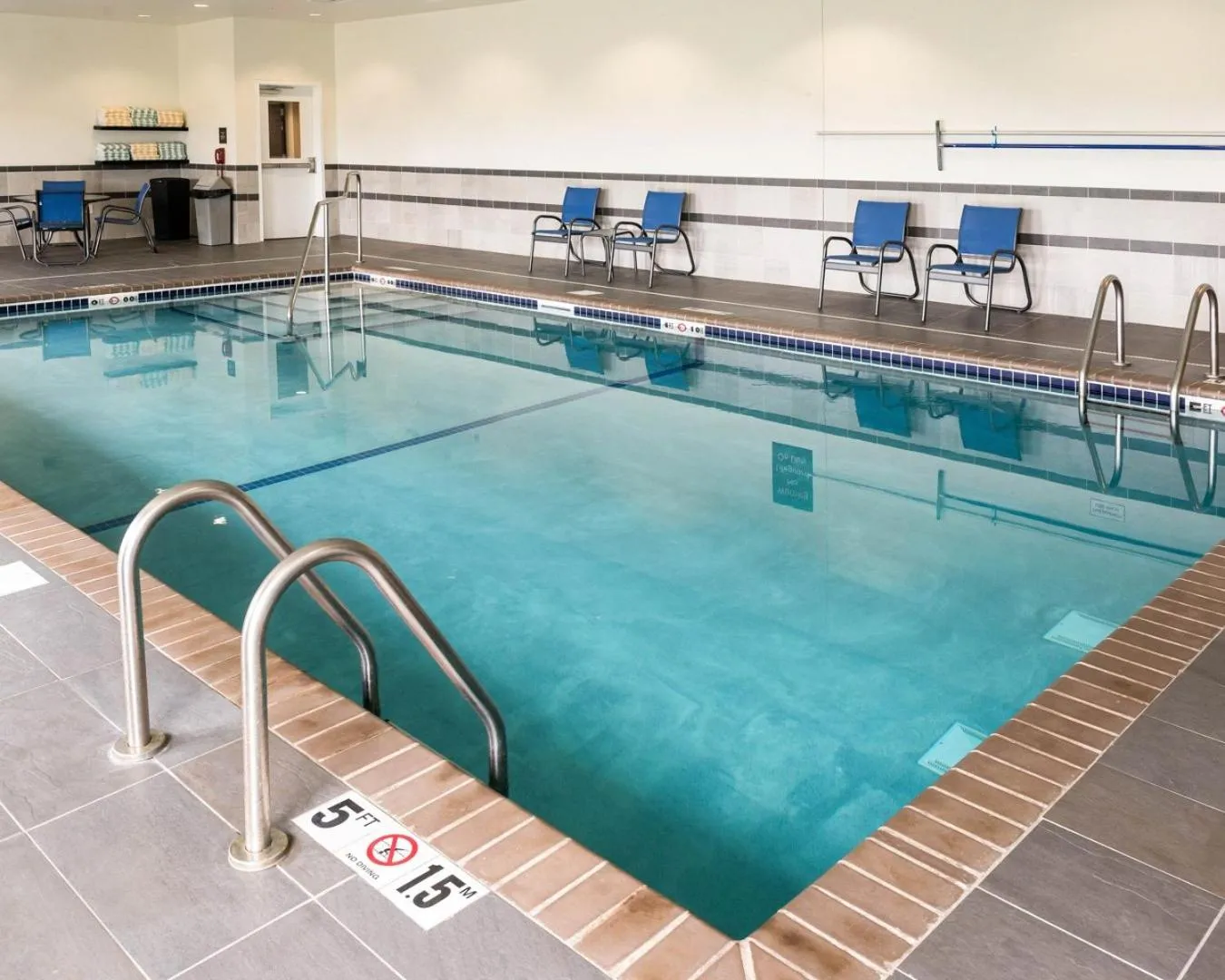 Swimming pool in Comfort Inn & Suites West - Medical Center