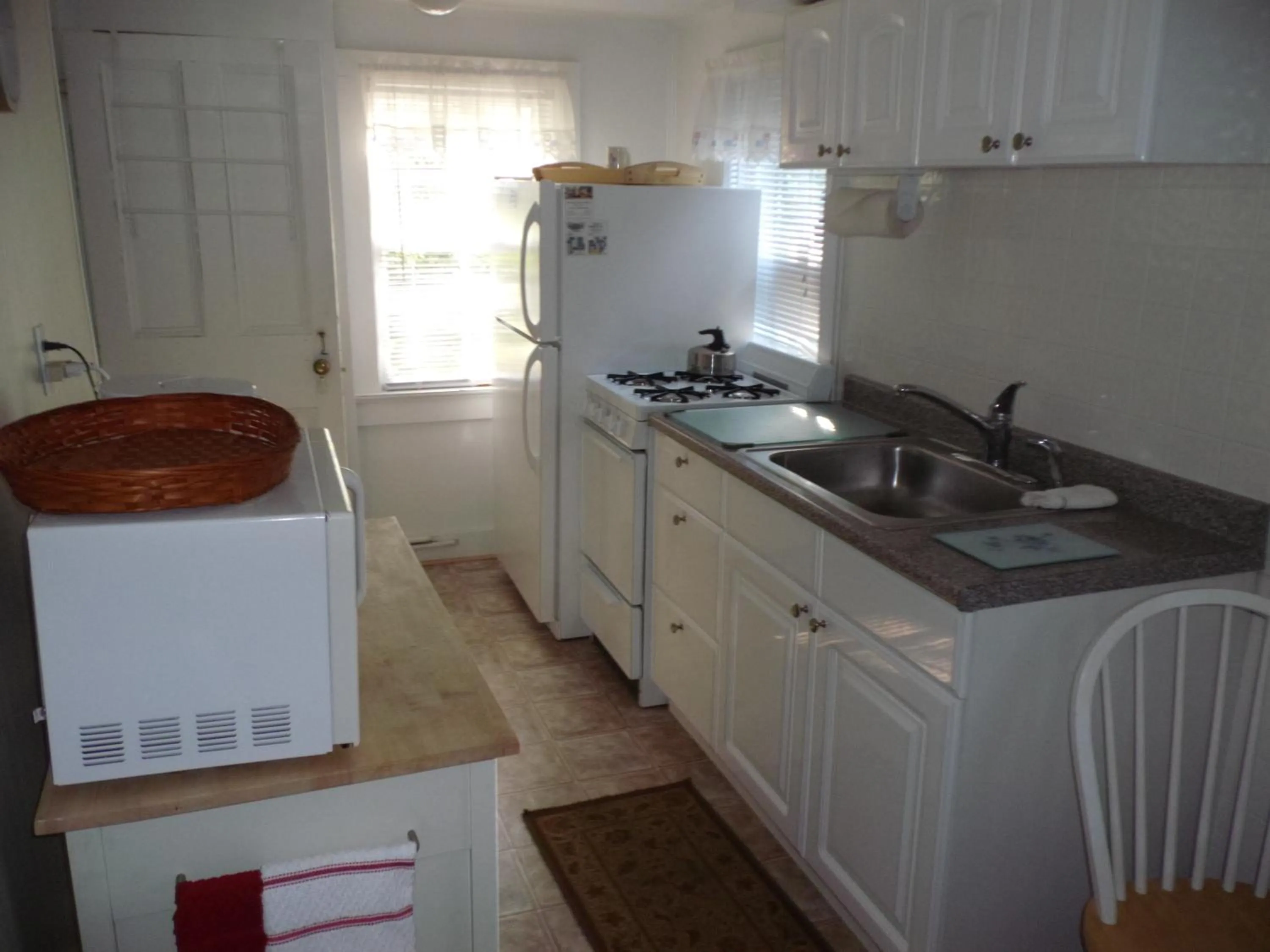 Kitchen or kitchenette in Historic White Blossom House
