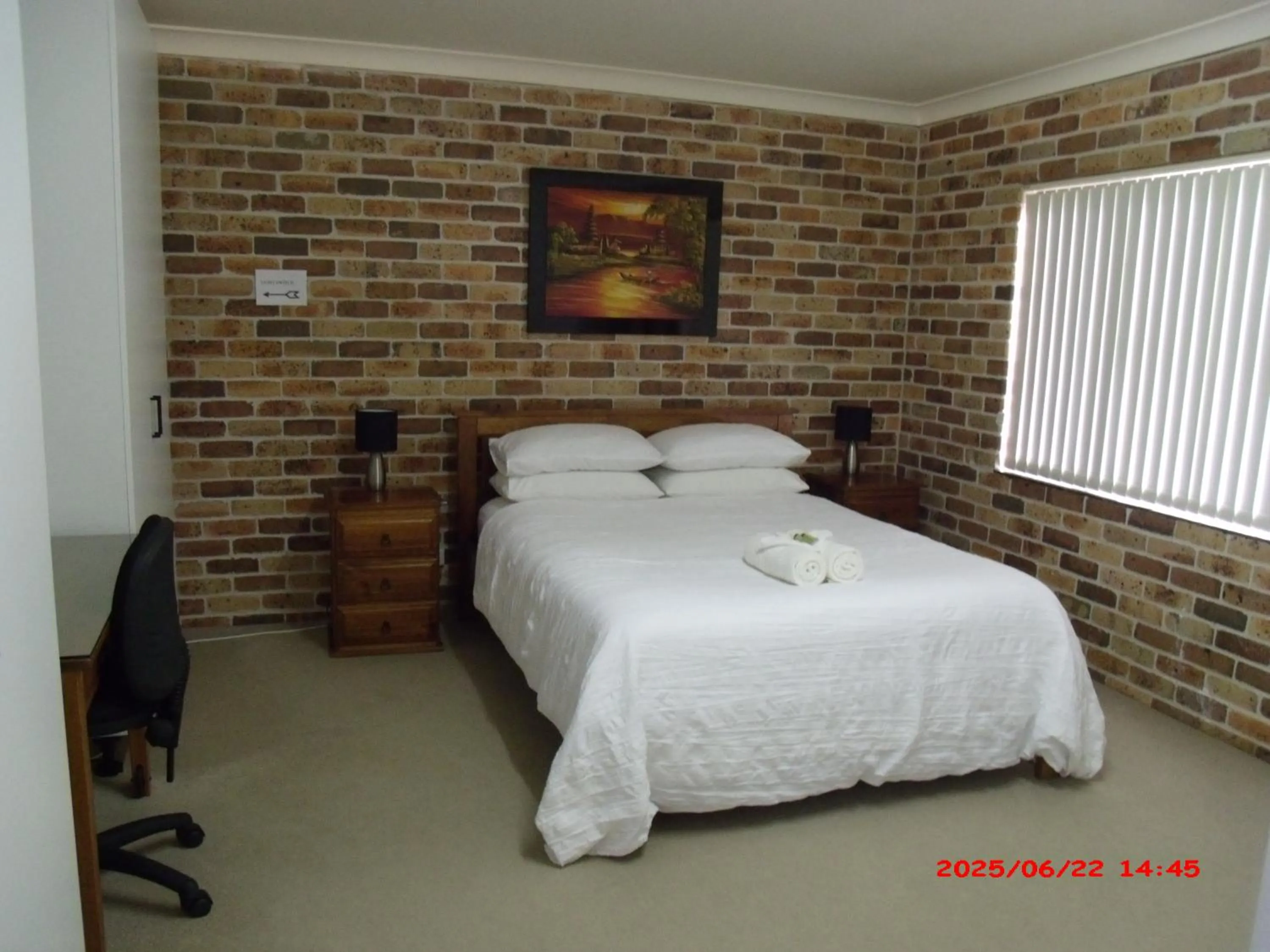 Bedroom, Bed in Emerald Tropical Palms B & B