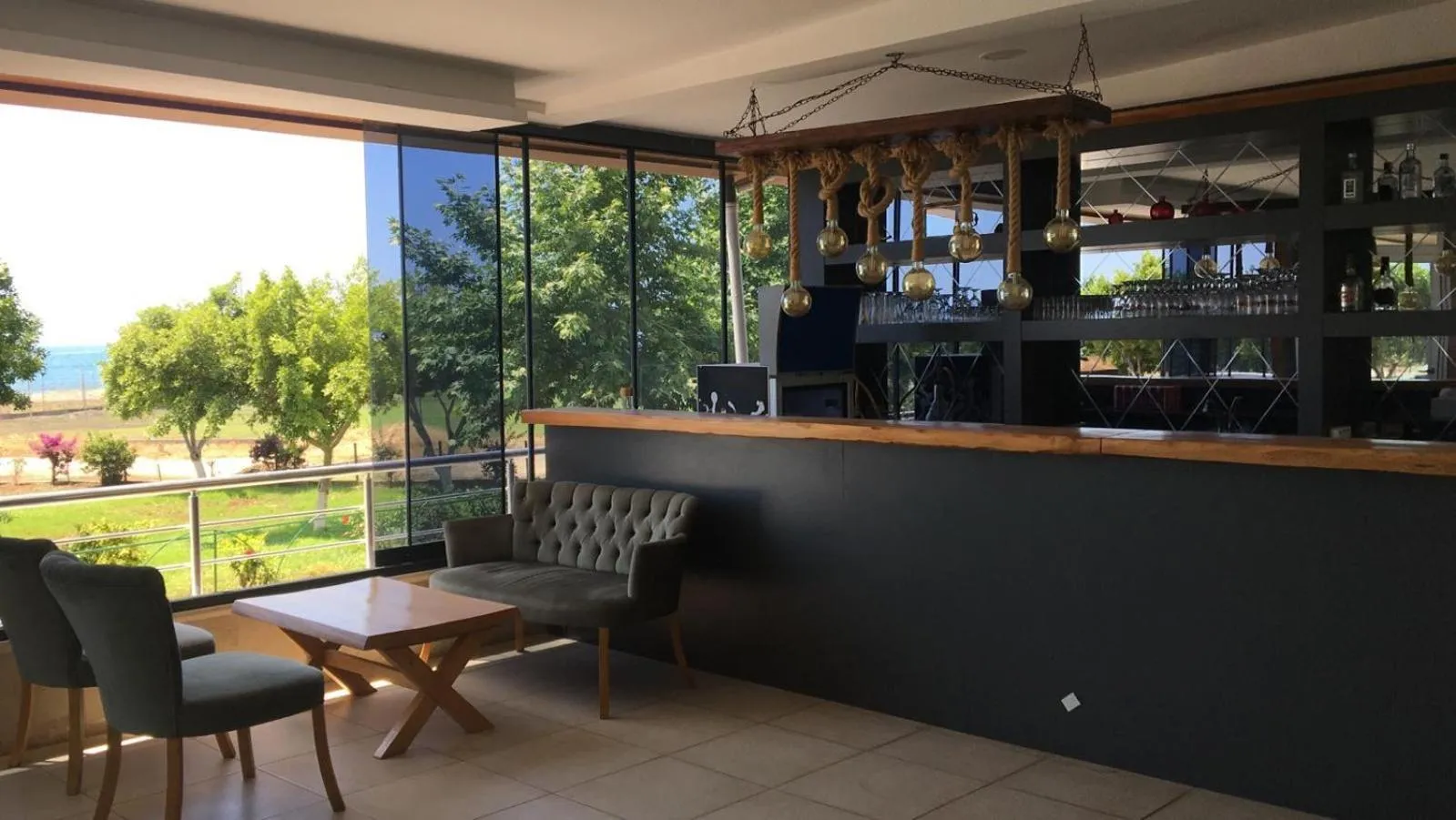 Lounge or bar in Denizkumu Hotel