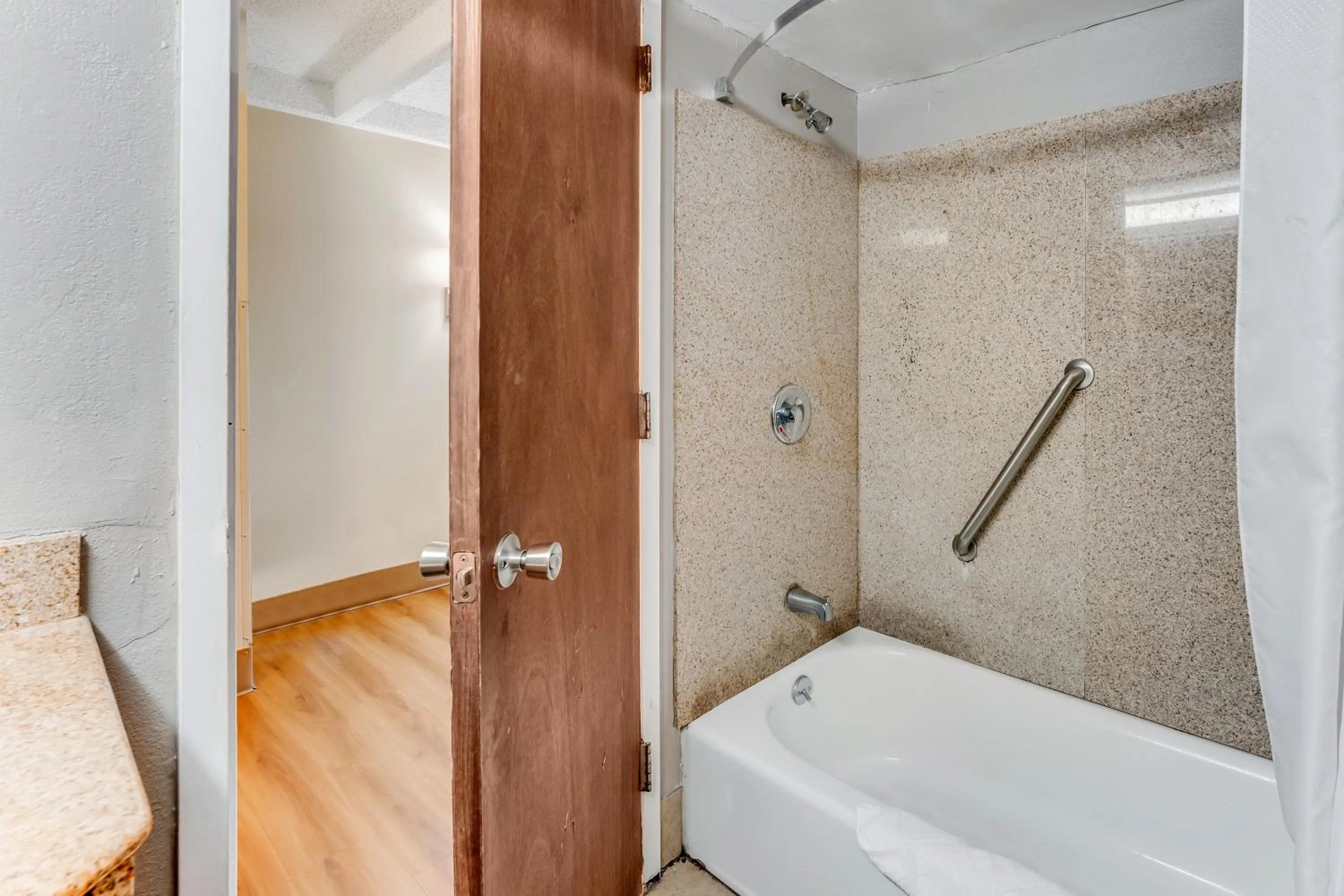 Red Carpet Inn & Suites