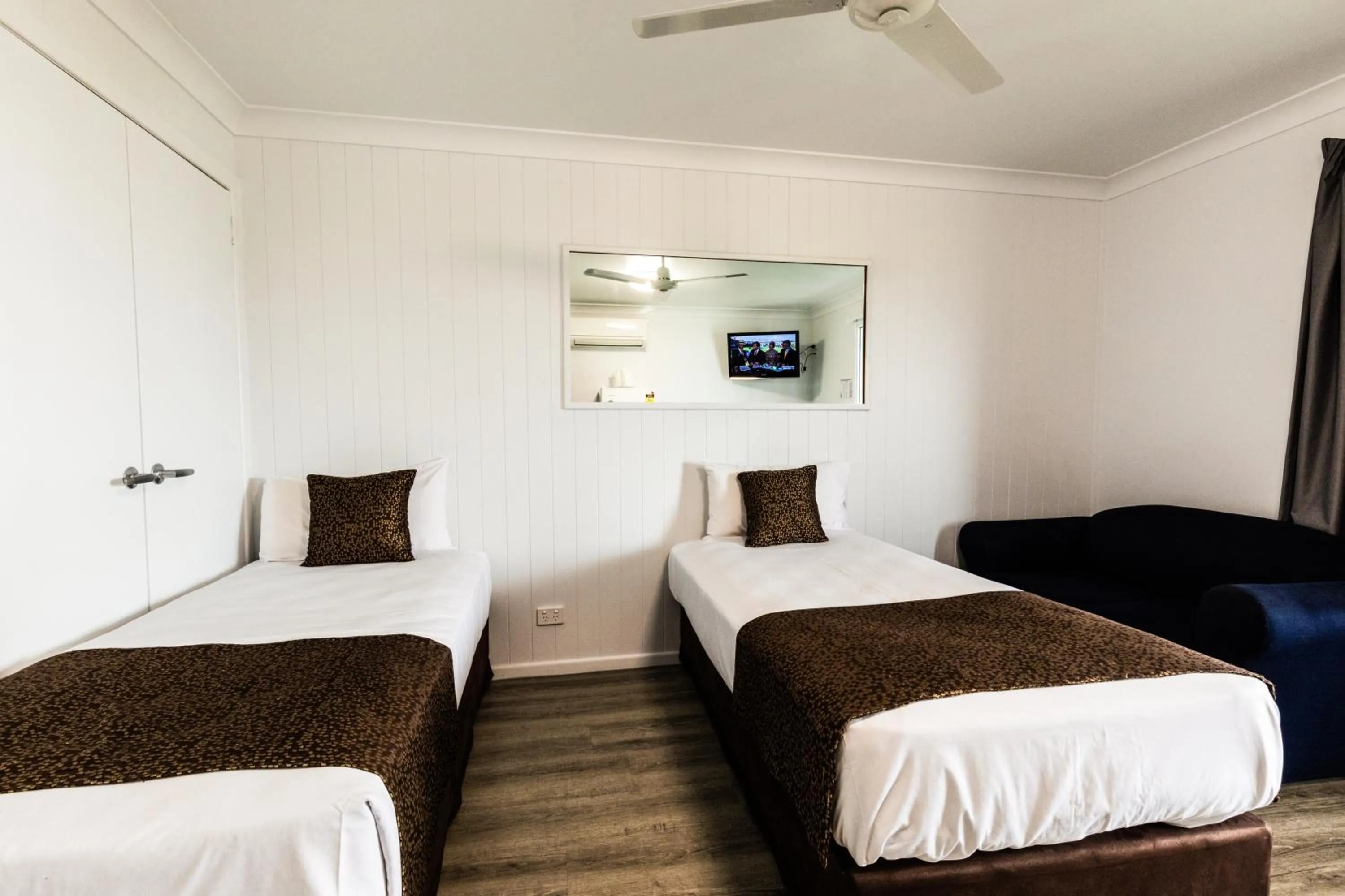 Bed in Hotel Settlers