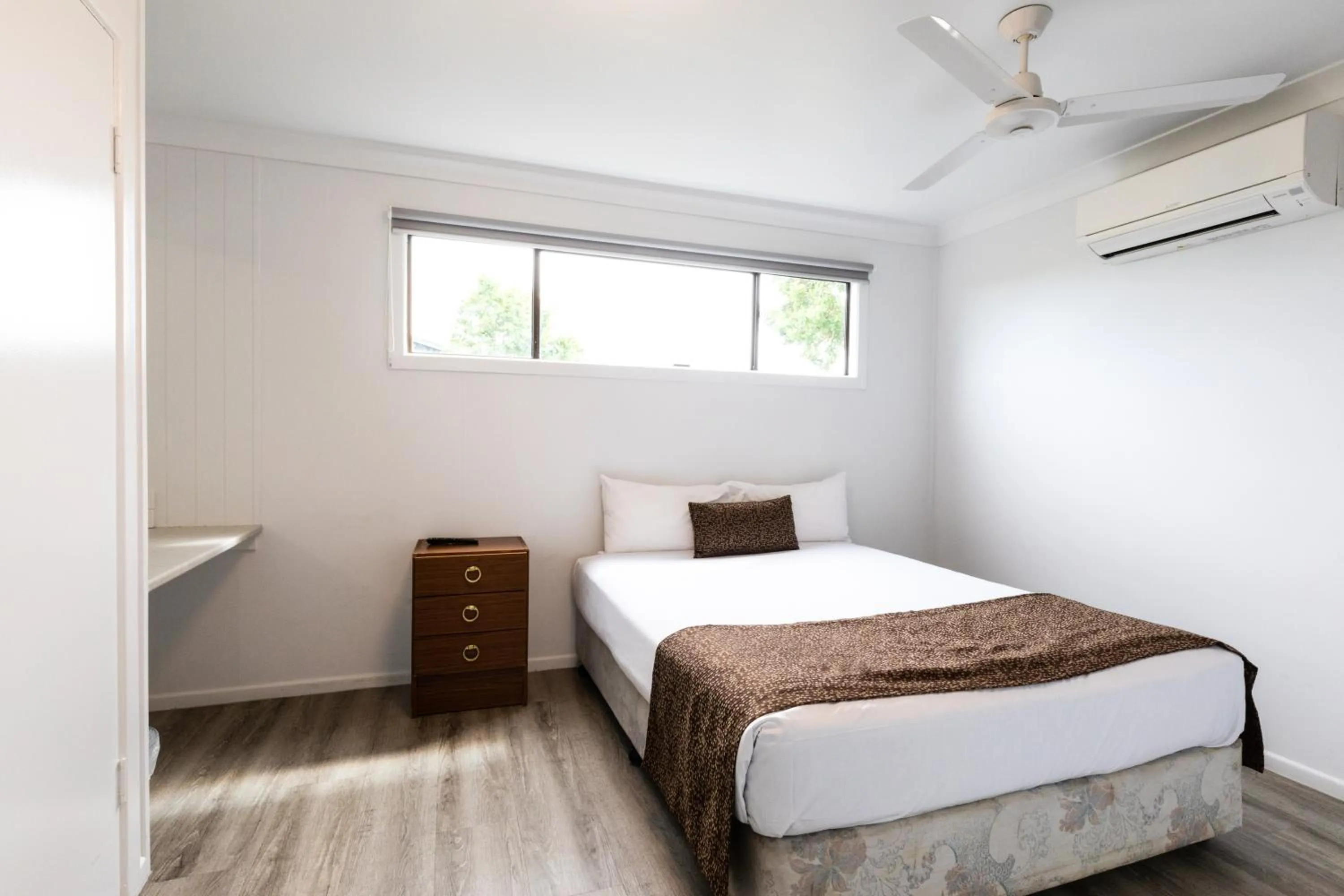 Bed in Hotel Settlers