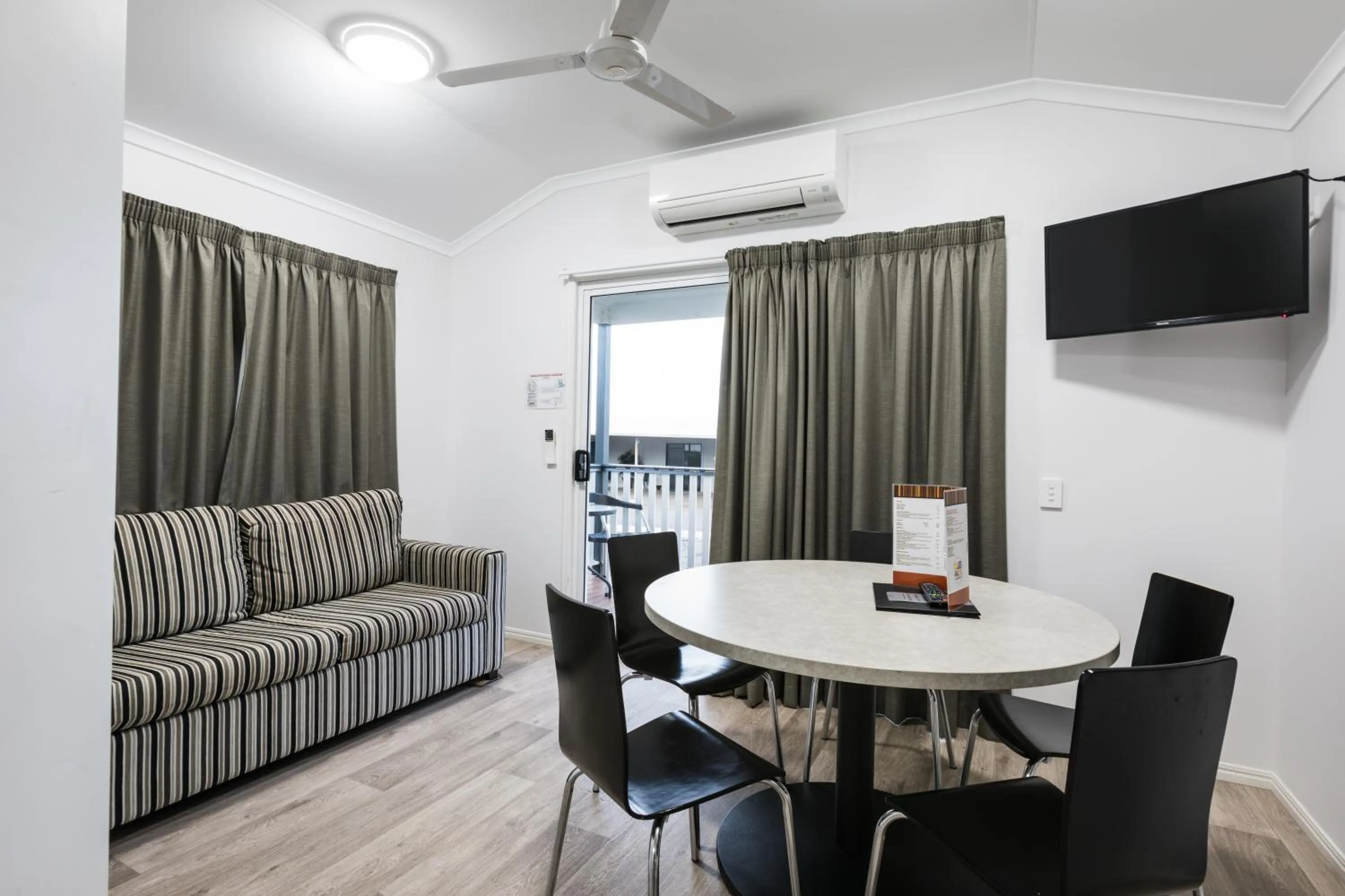 TV and multimedia in Hotel Settlers