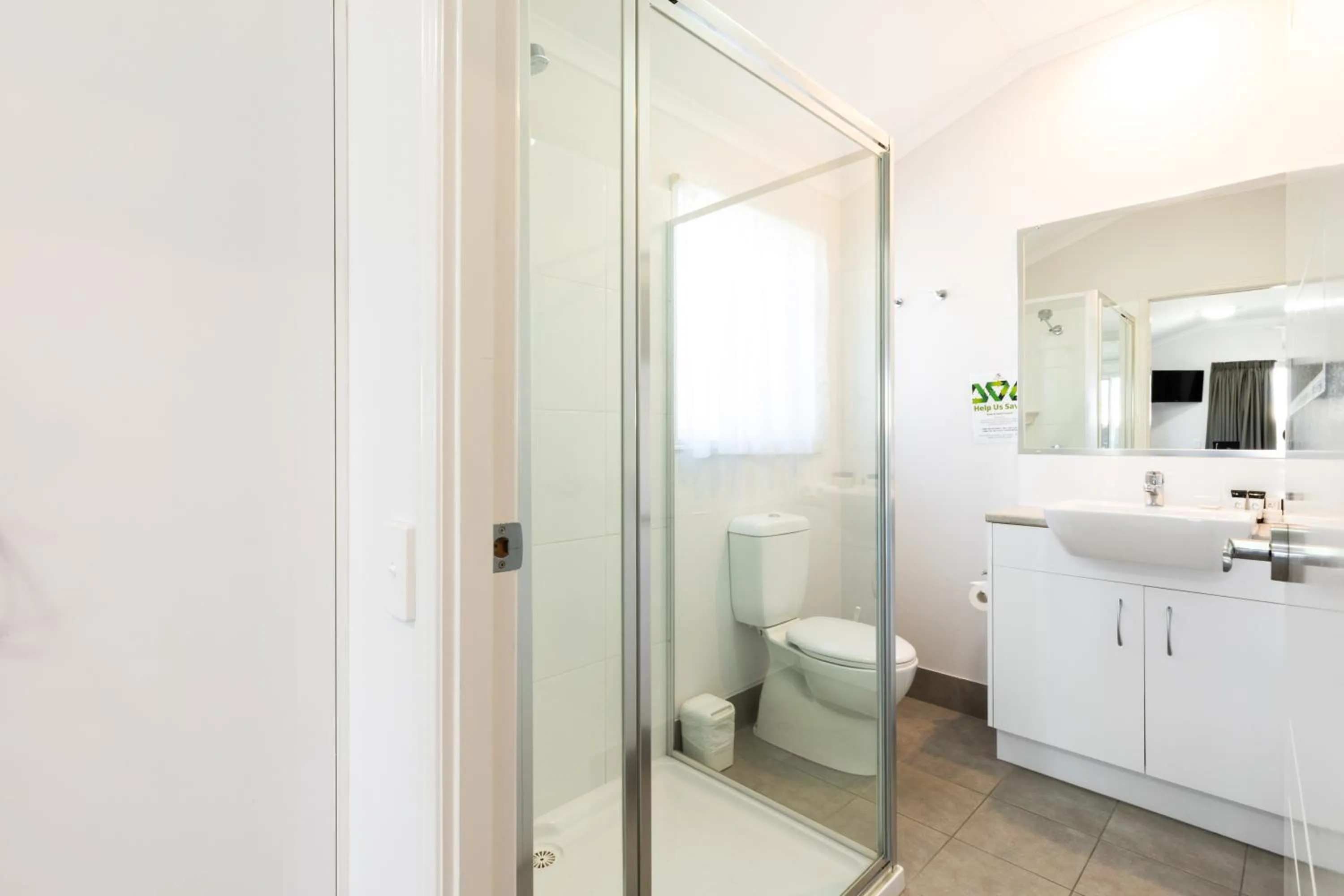 Shower in Hotel Settlers