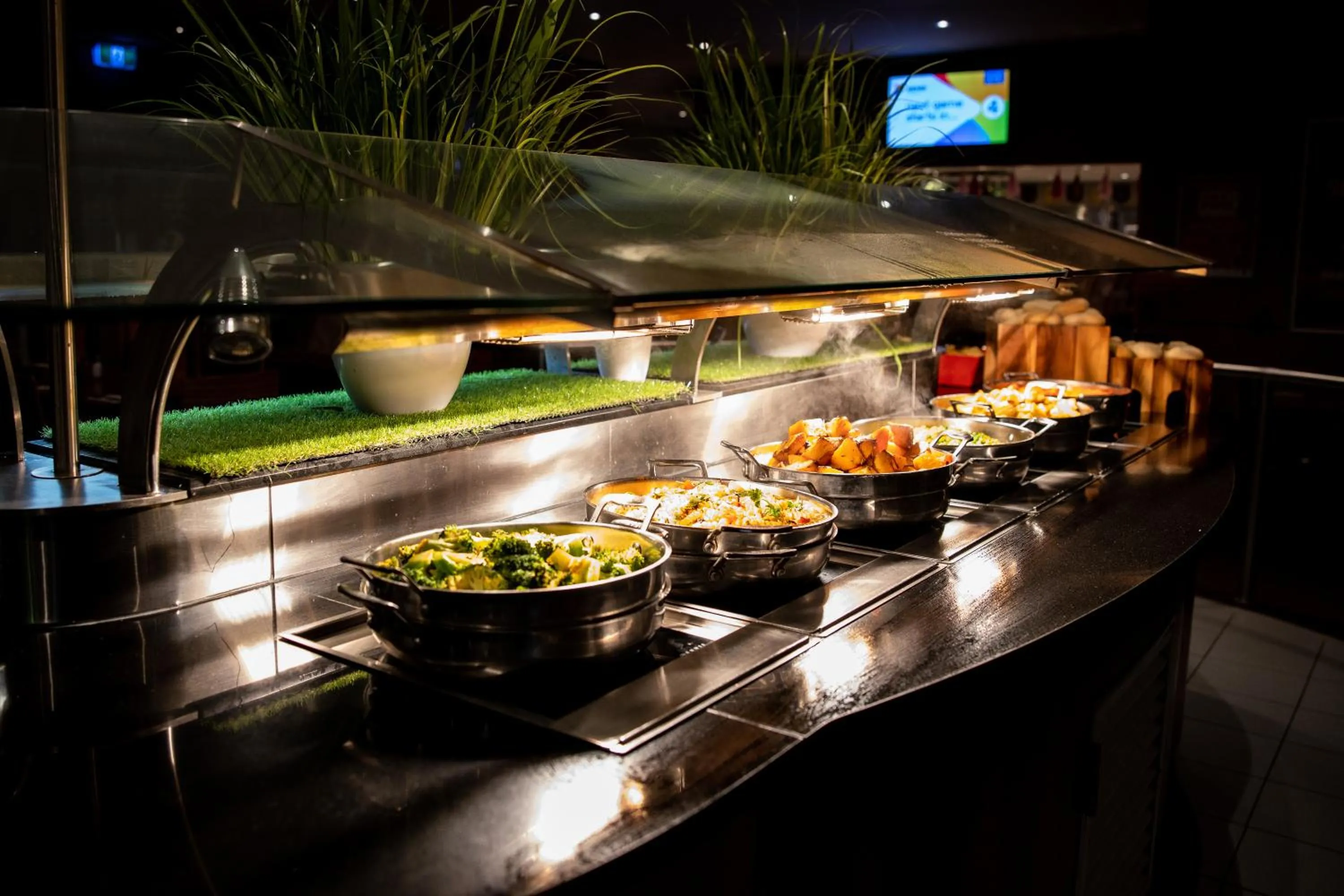 Food in Hotel Settlers