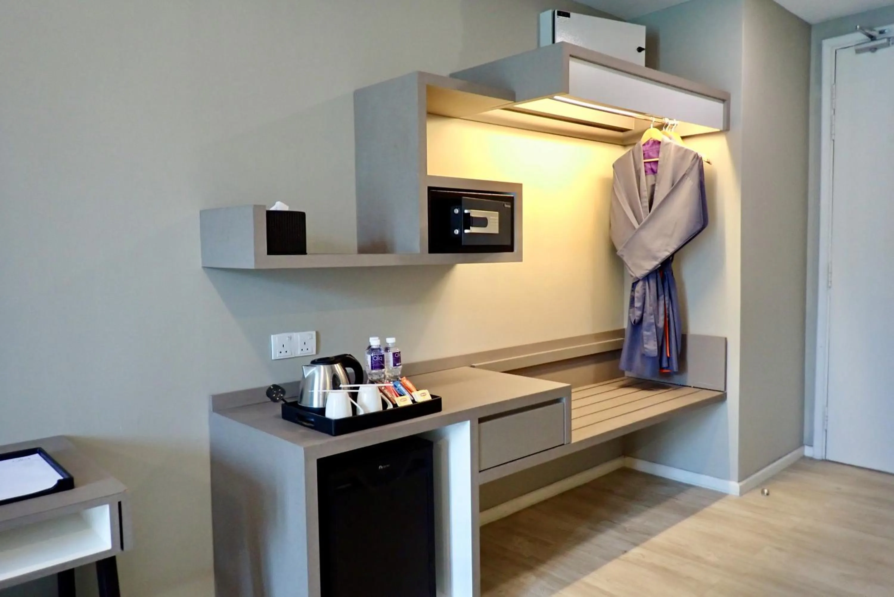wardrobe in Qliq Damansara Hotel