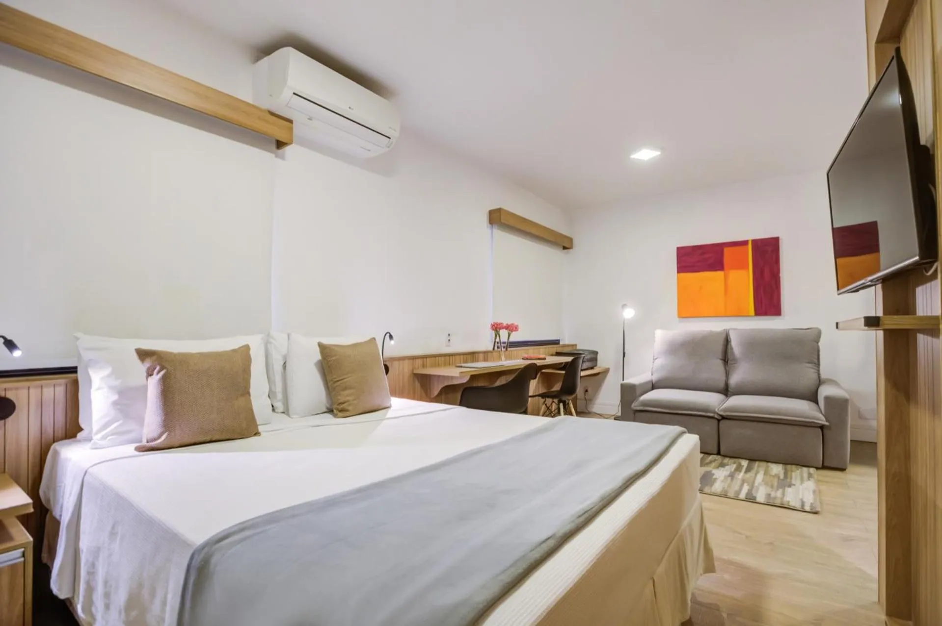 Photo of the whole room, Bed in Hampton Park São Paulo Jardins