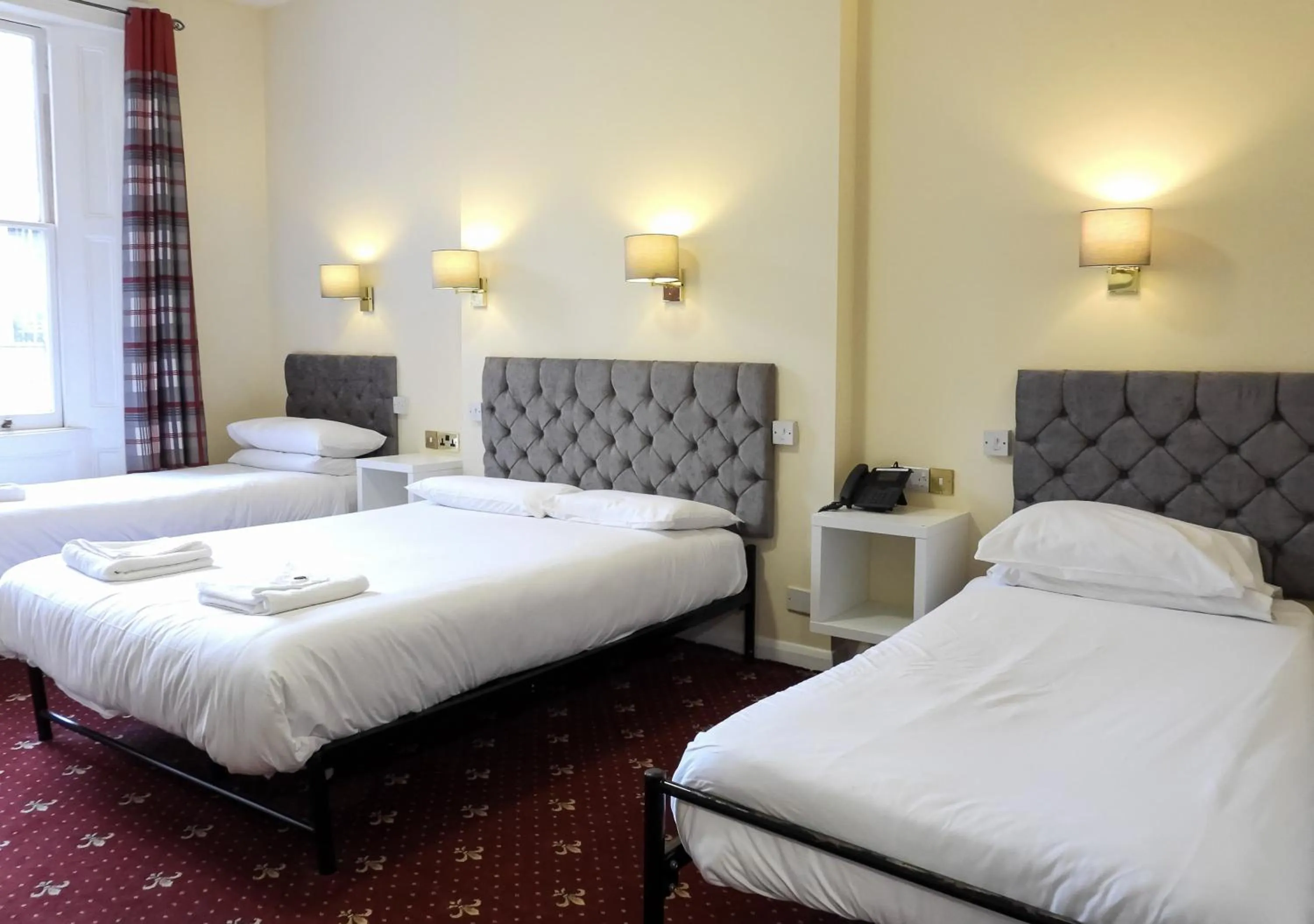 Bed in Hyde Park Court Hotel