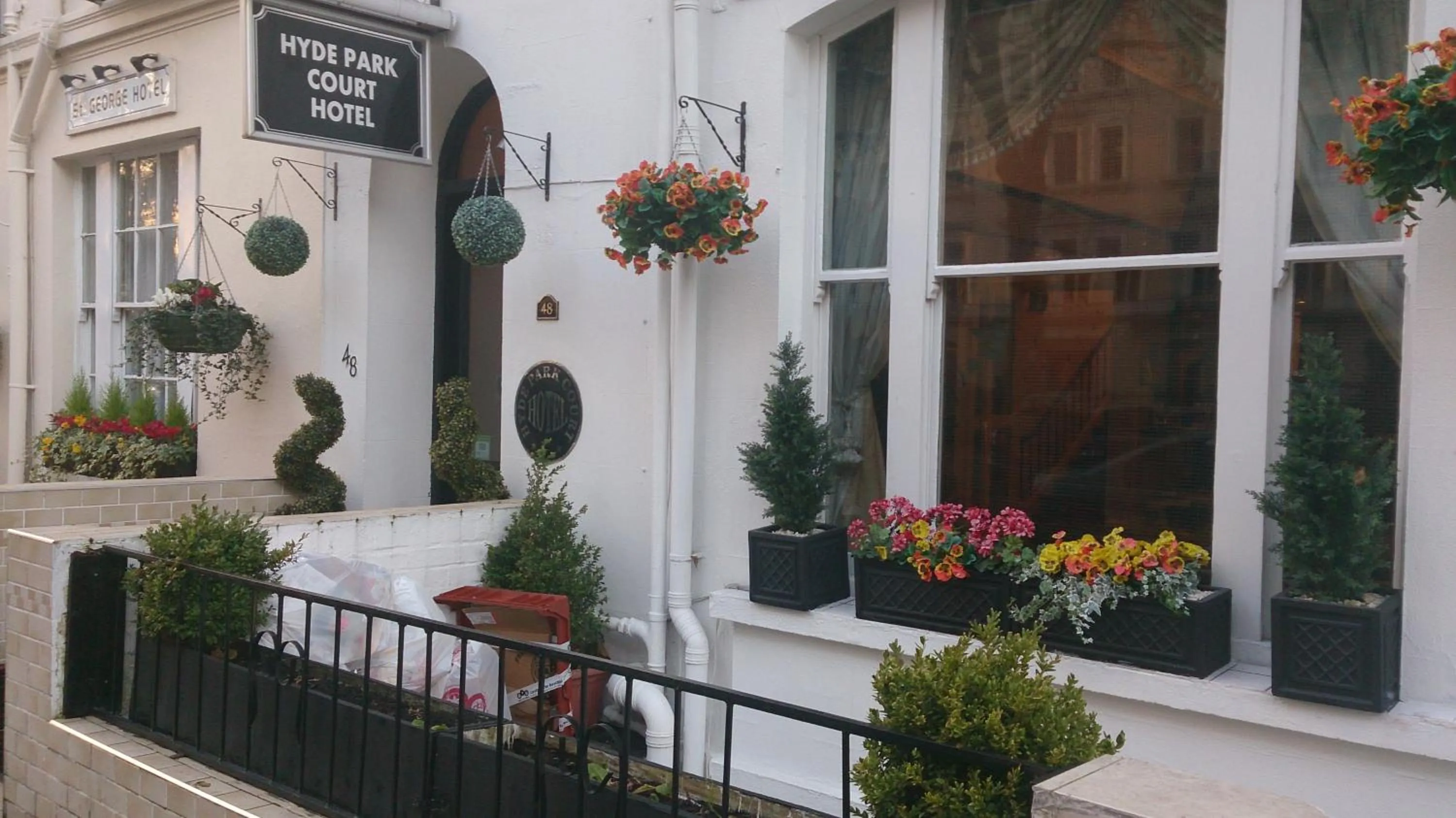 Facade/entrance in Hyde Park Court Hotel
