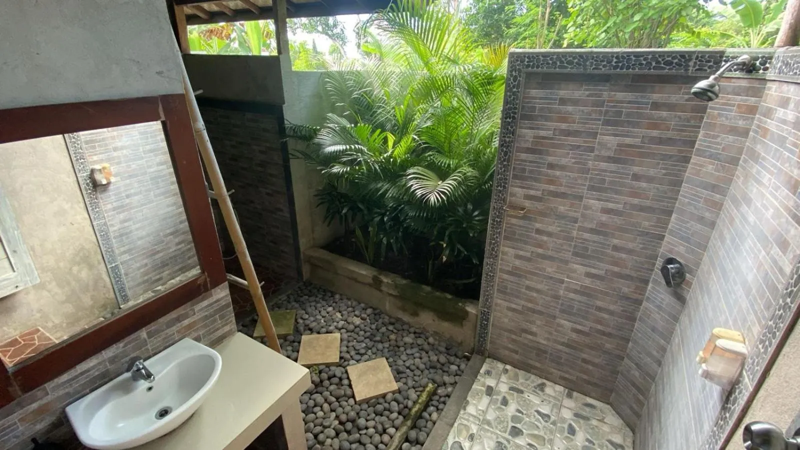 Shower in Darsan Lembongan Boutique Cottage