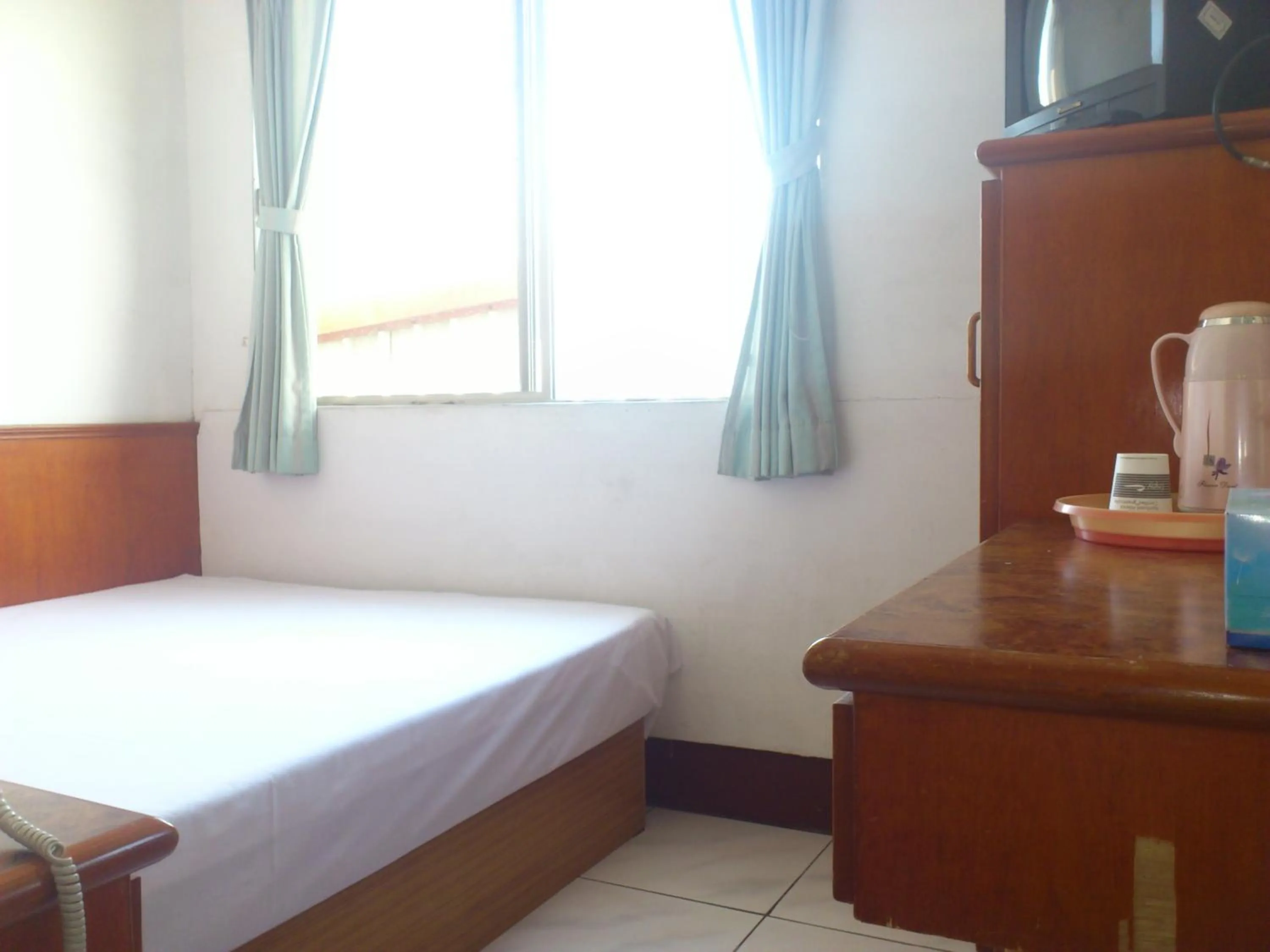 Photo of the whole room, Bed in Jin Lon Hotel