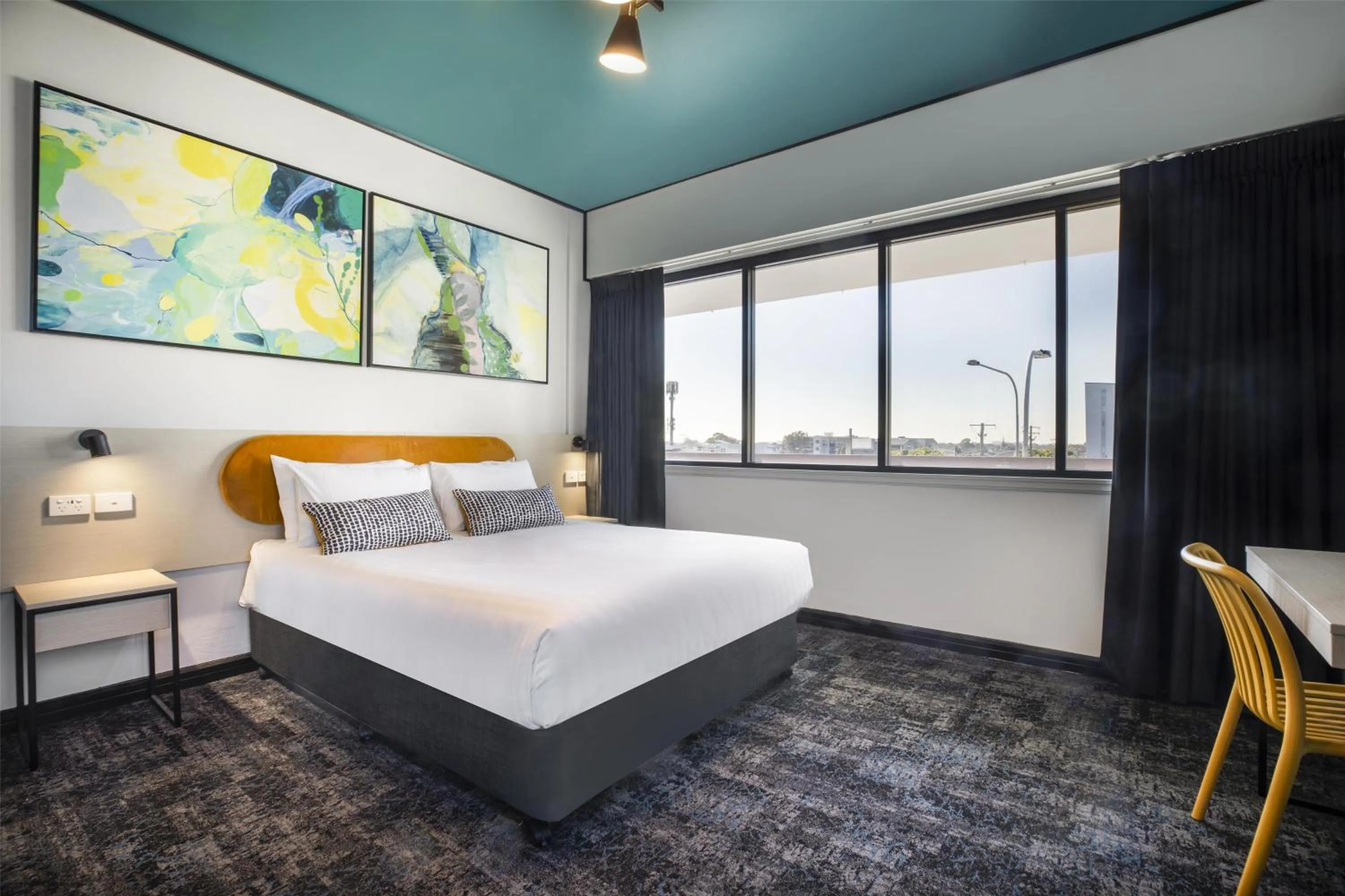 Bedroom, Bed in Nightcap at Prince of Wales Hotel