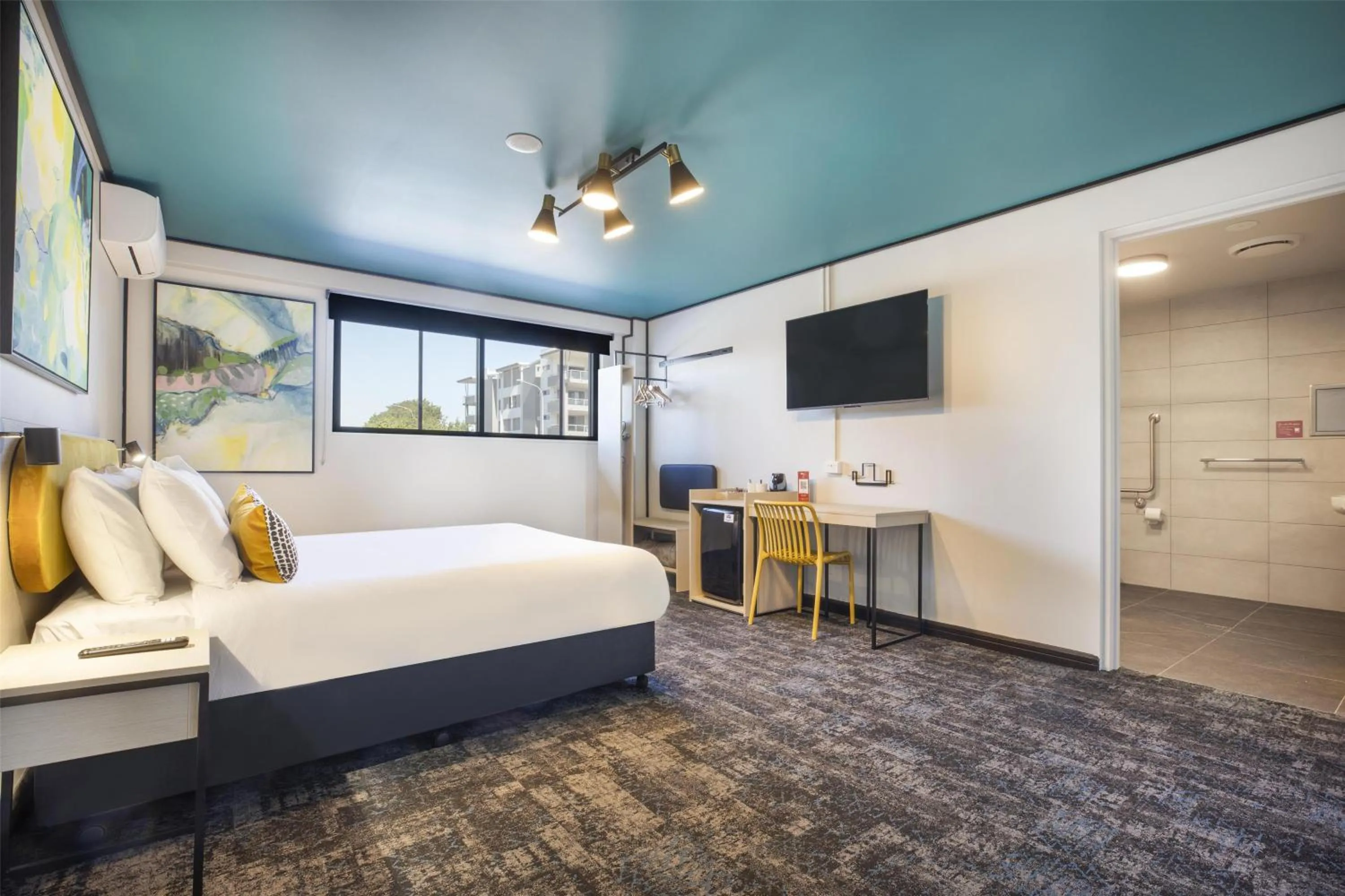 Bedroom, Bed in Nightcap at Prince of Wales Hotel