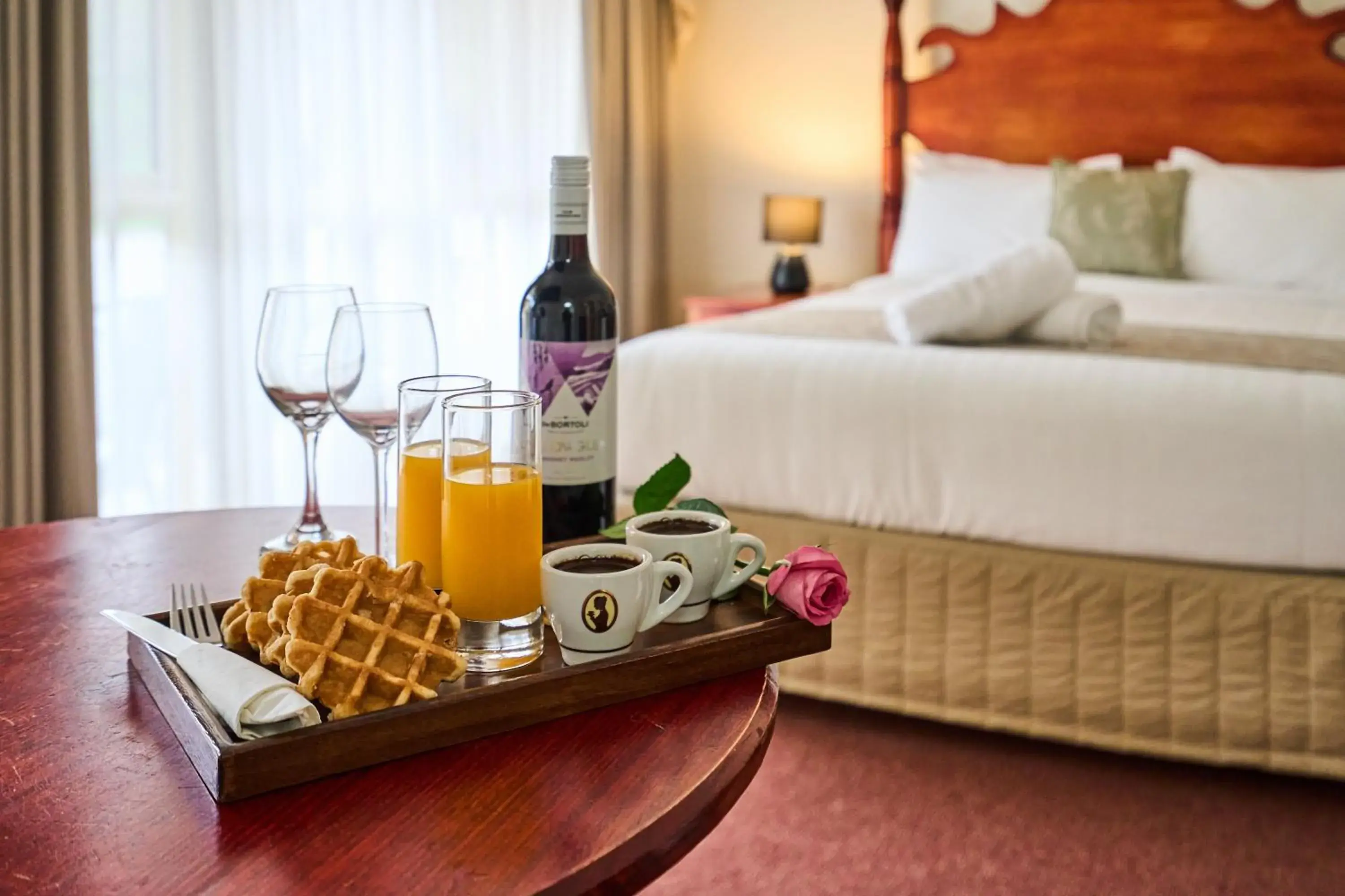 Deluxe Queen Room in Sanctuary House Resort Motel Deluxe Queen Room in Sanctuary House Resort Motel