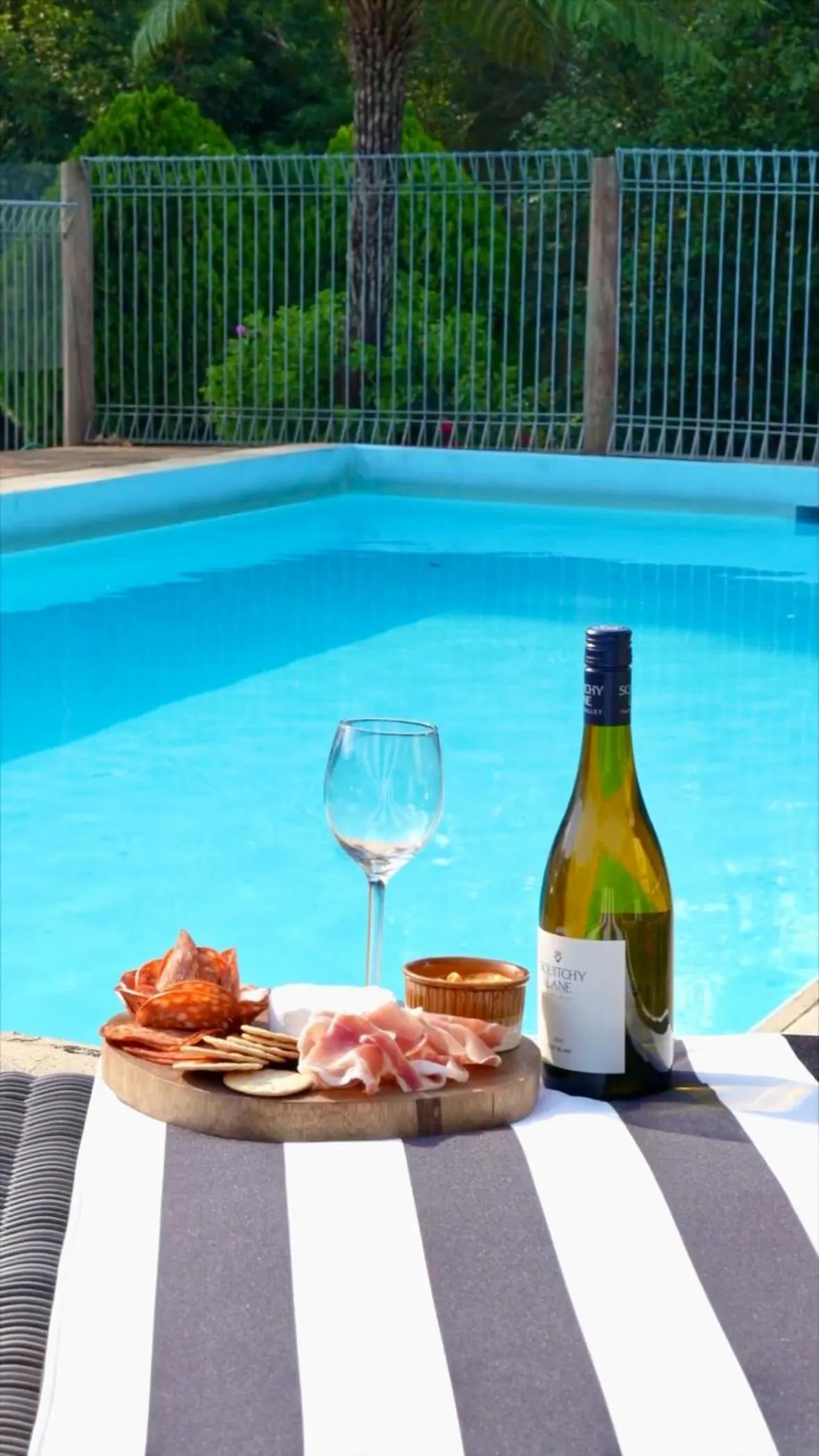 Swimming pool in Sanctuary House Resort Motel