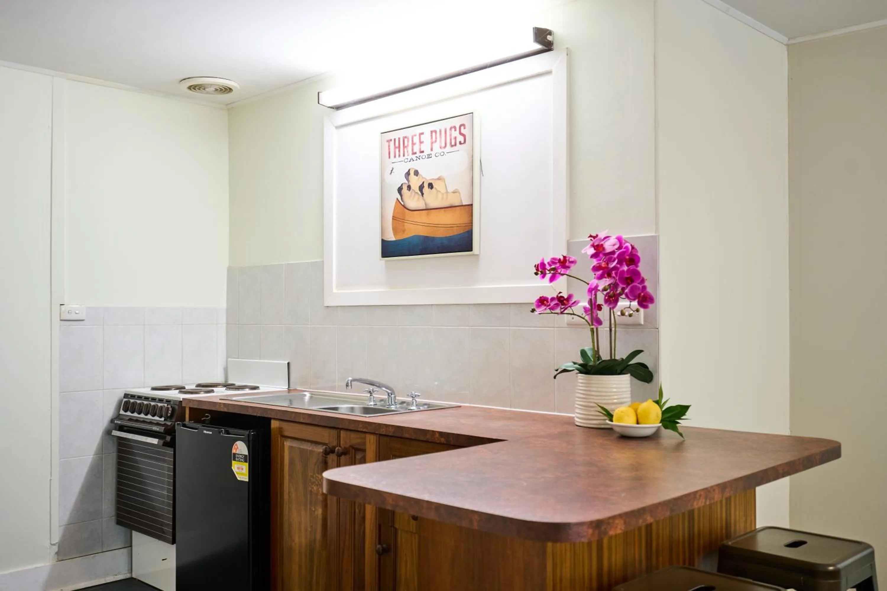 kitchen in Sanctuary House Resort Motel