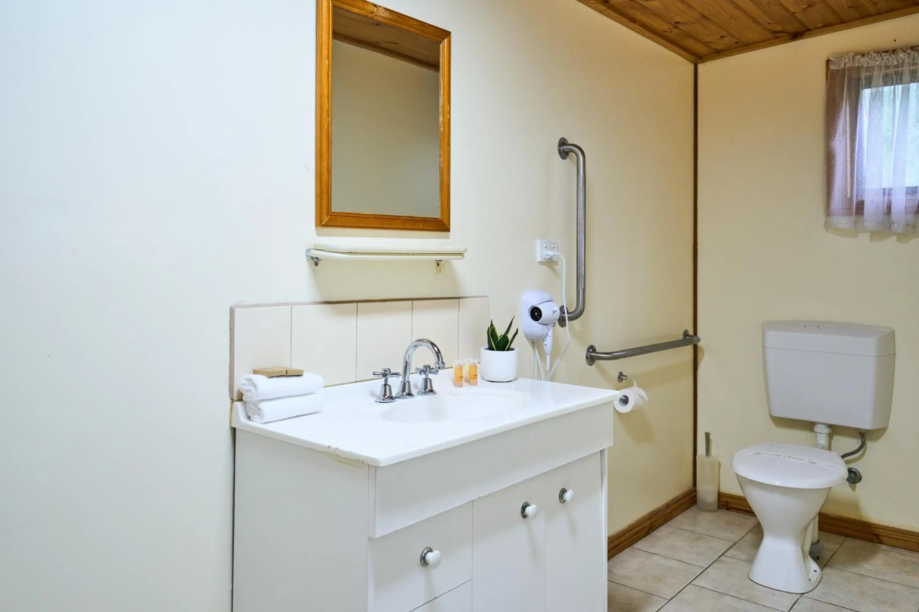 Sanctuary House Resort Motel