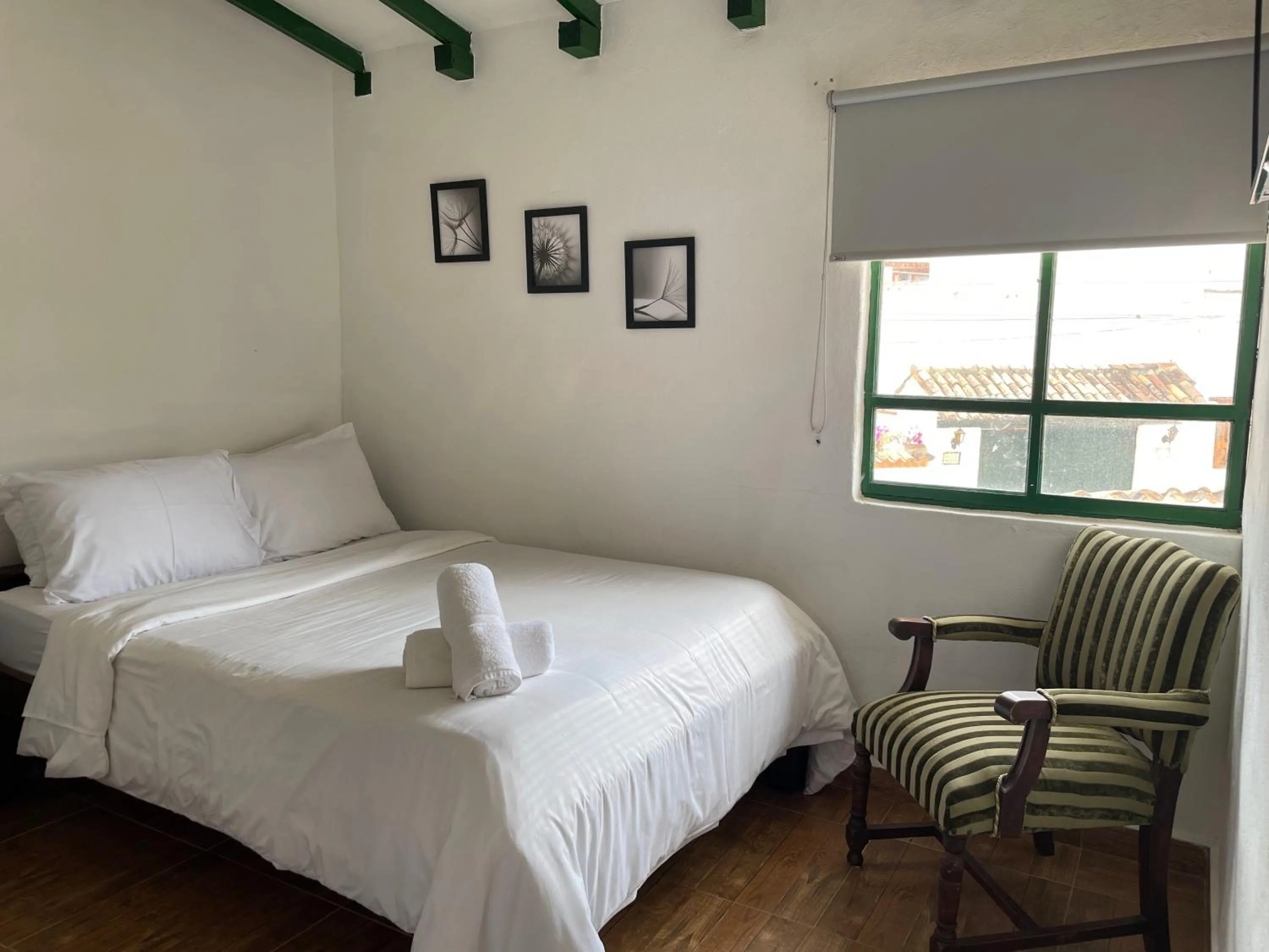 Photo of the whole room, Bed in Celeste Villa de Leyva