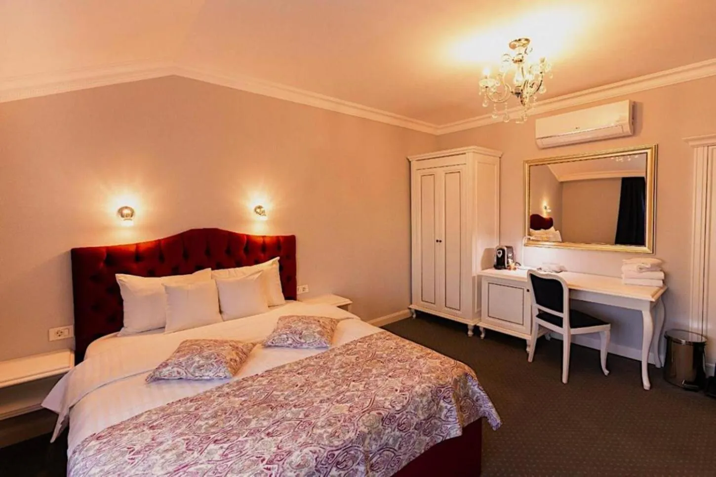 Bed in 4Cardinals Boutique