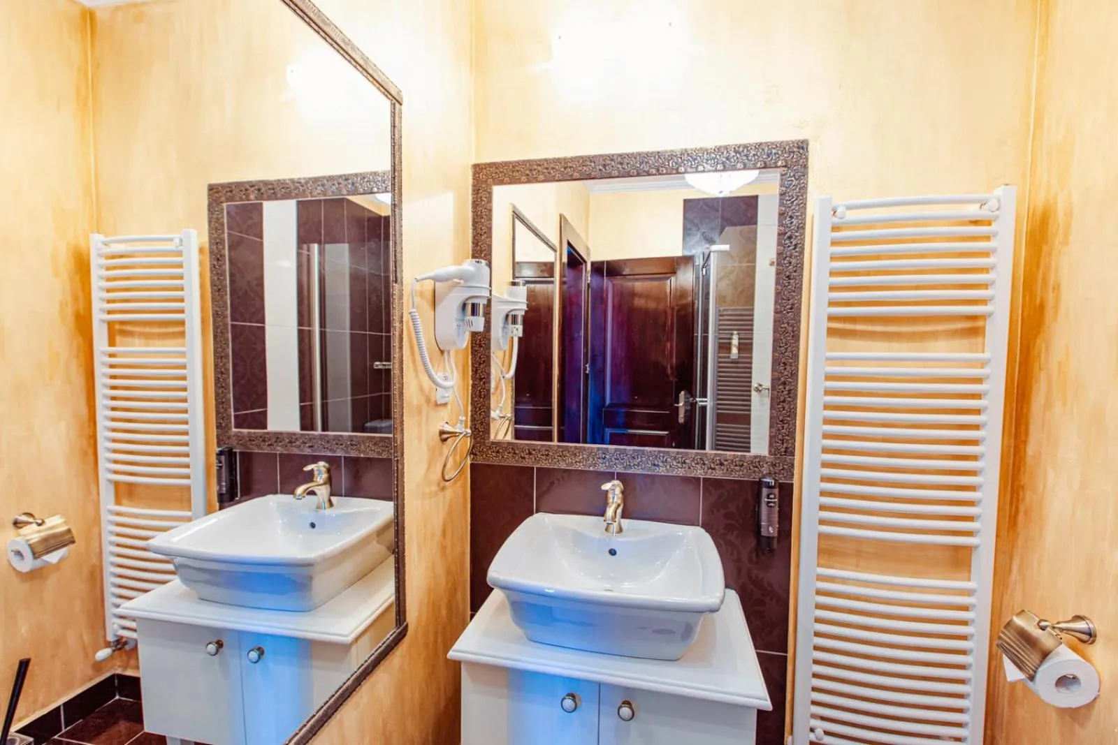 Bathroom in 4Cardinals Boutique