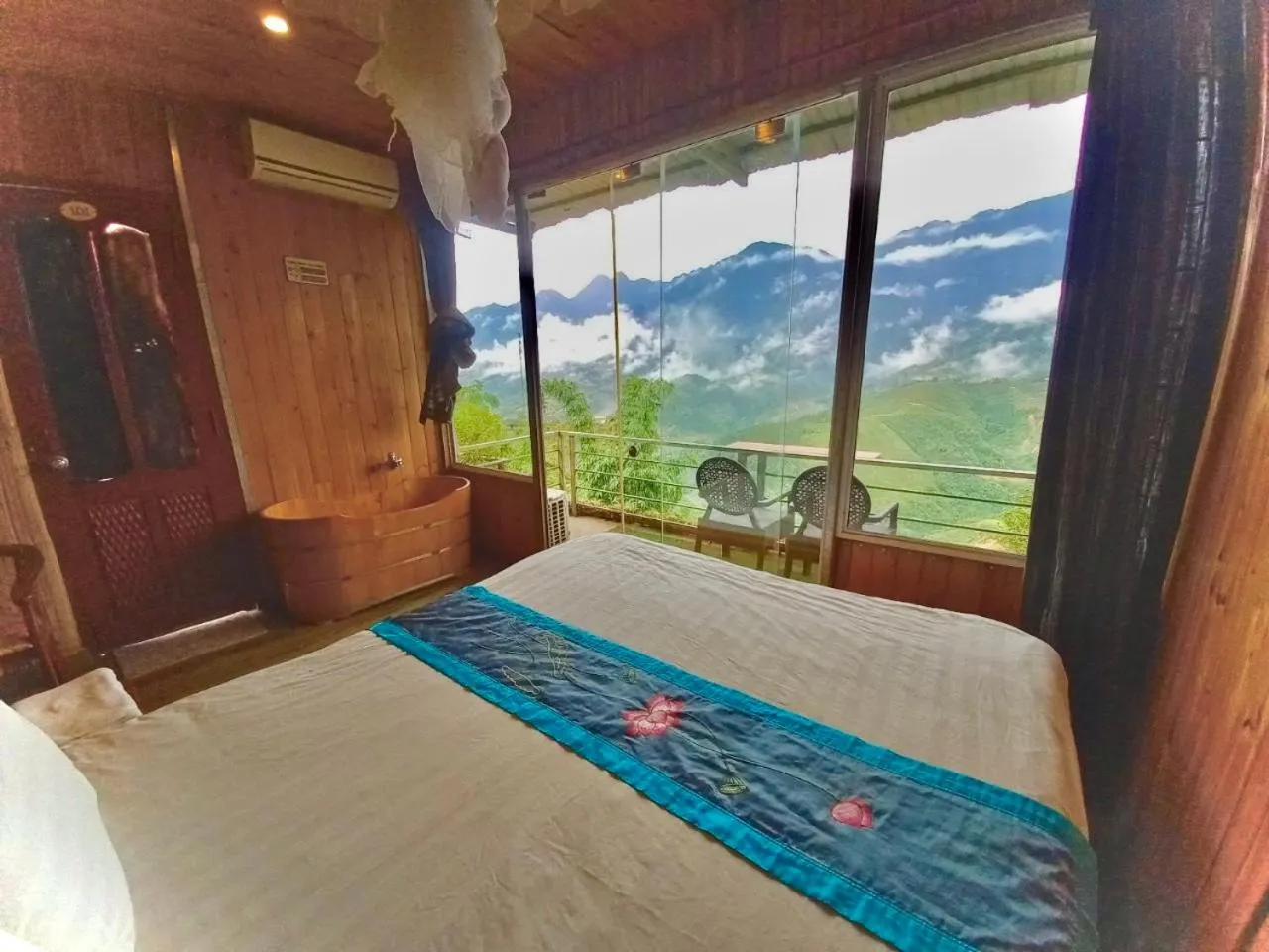 Bed in VALLEY VIEW COFFEE & STAY