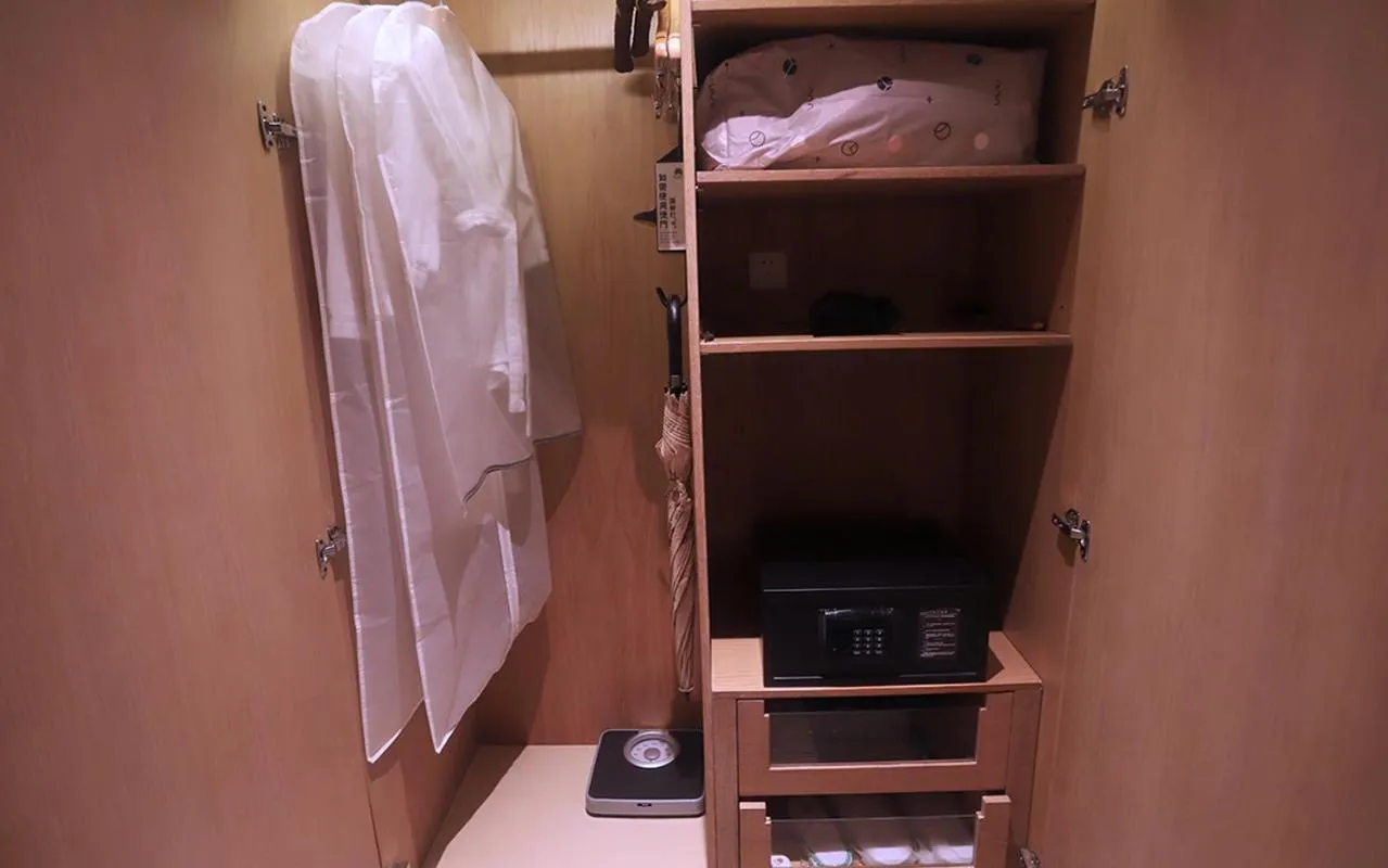 wardrobe in Zhuhai Palm Spring Hotel