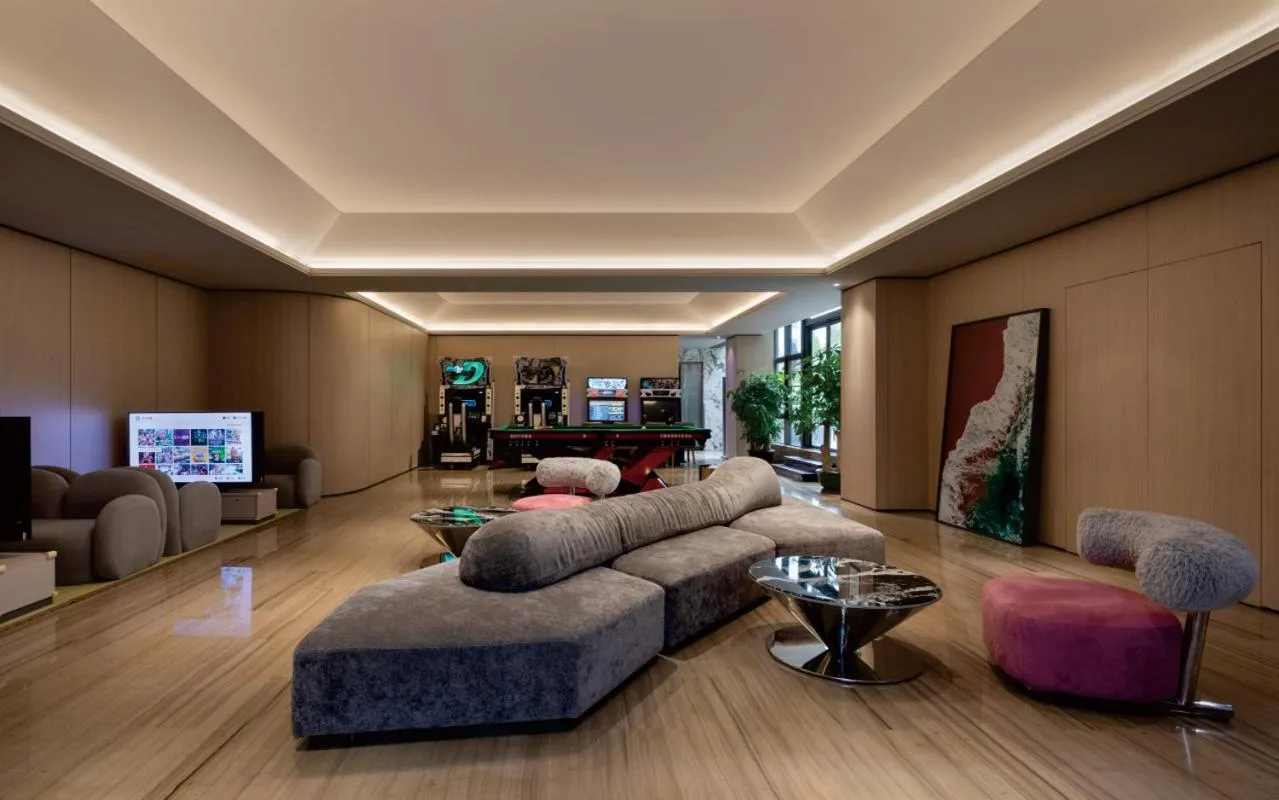 Communal lounge/ TV room in Zhuhai Palm Spring Hotel