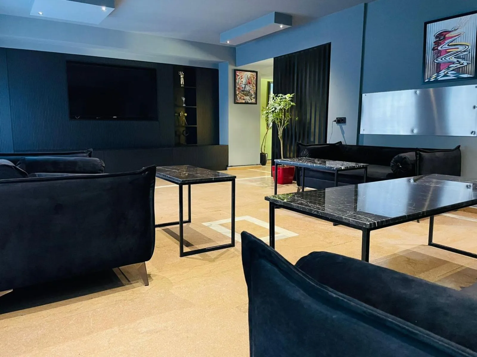 Communal lounge/ TV room in Hotel Splendid Tbilisi