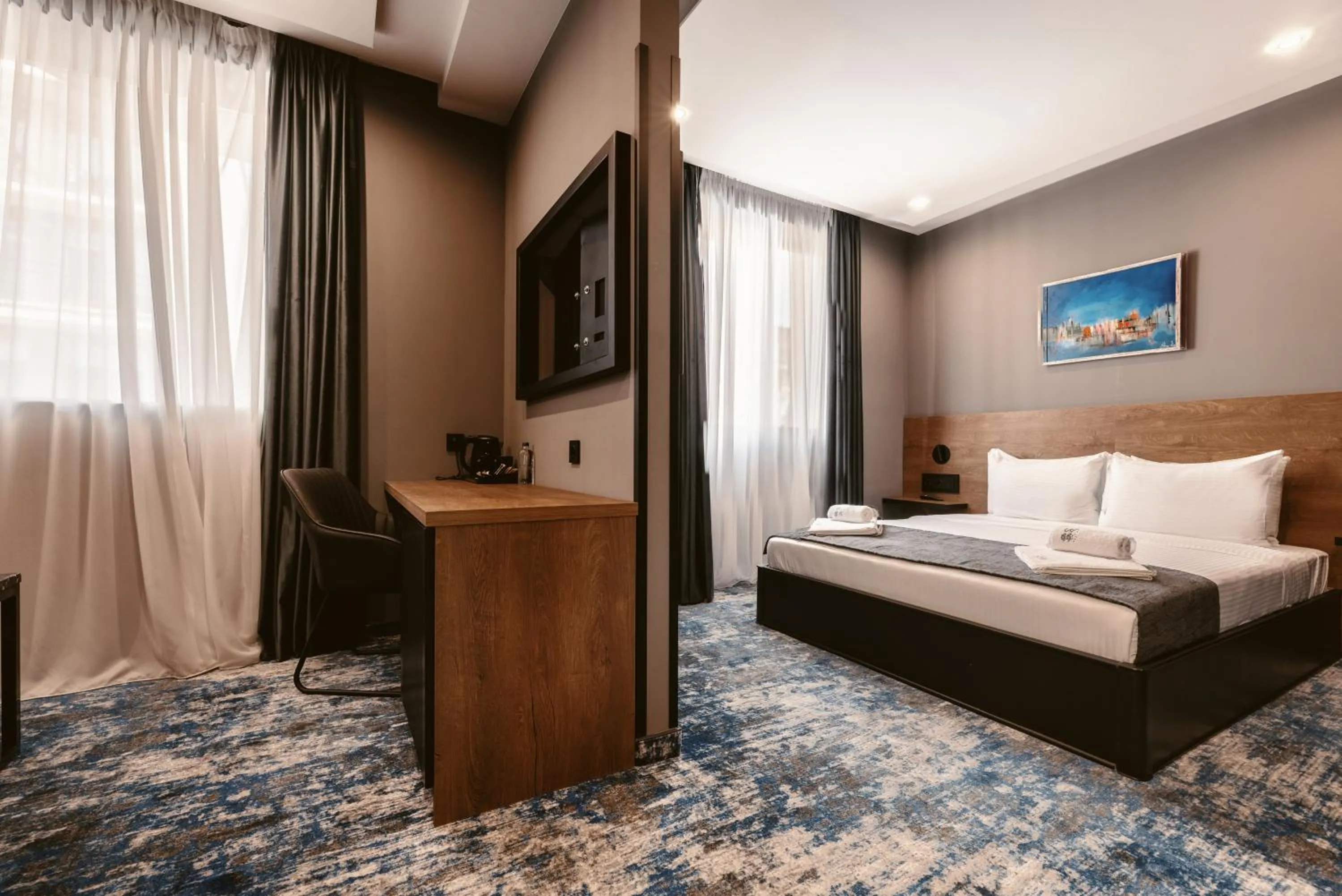 Communal lounge/ TV room, Bed in Hotel Splendid Tbilisi