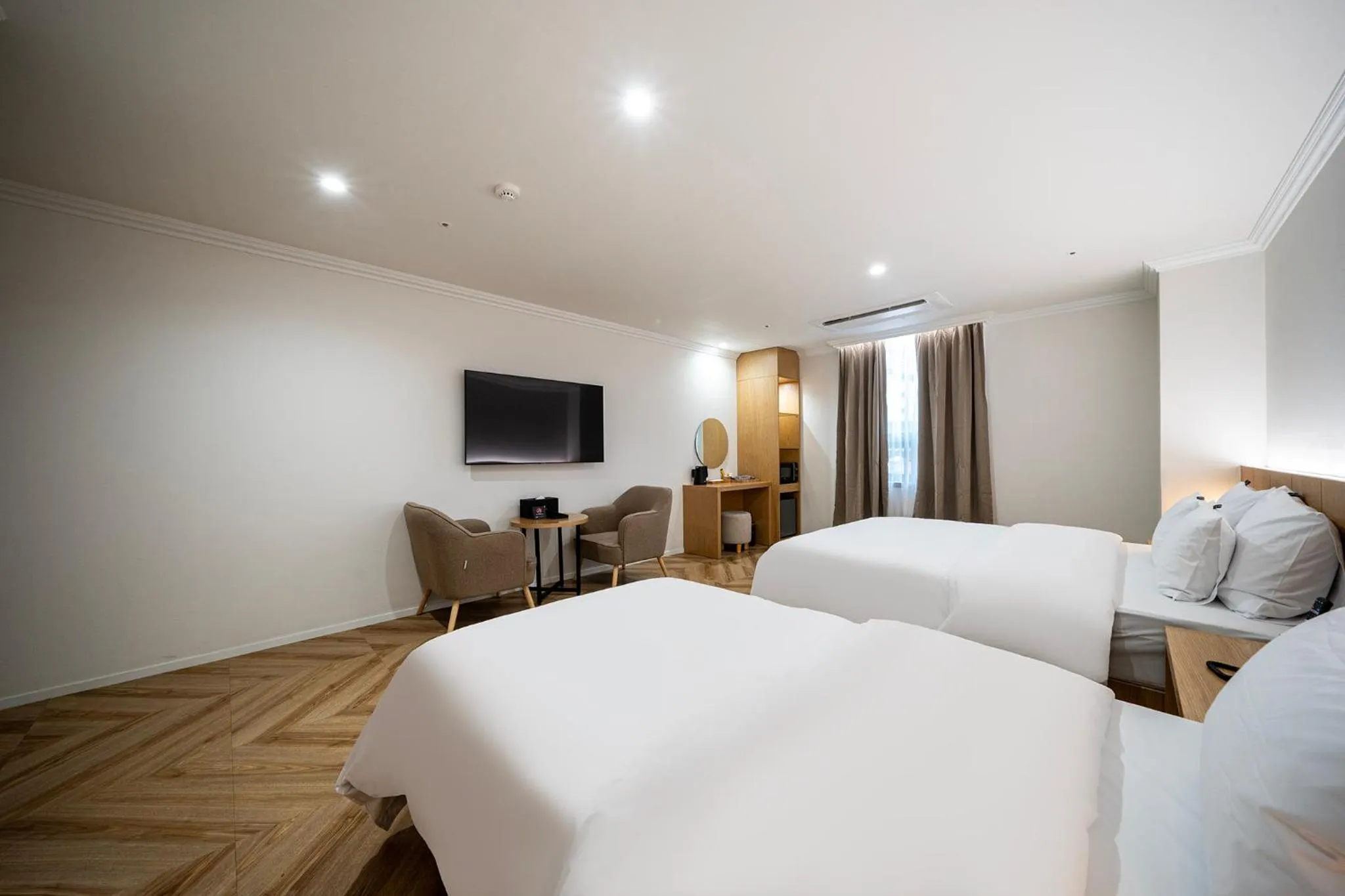 Photo of the whole room, Bed in H Avenue Gumi Okgye