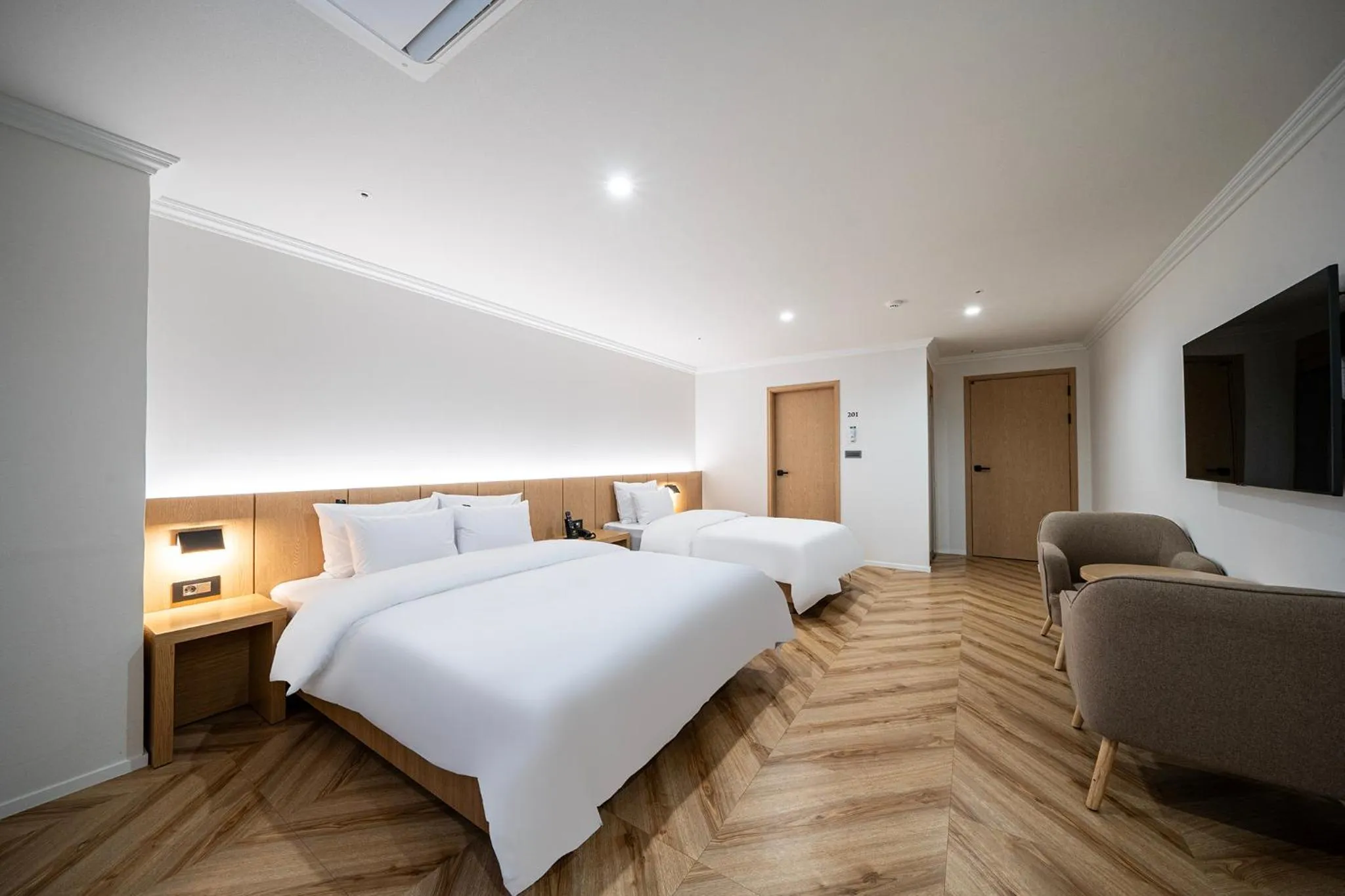 Photo of the whole room, Bed in H Avenue Gumi Okgye